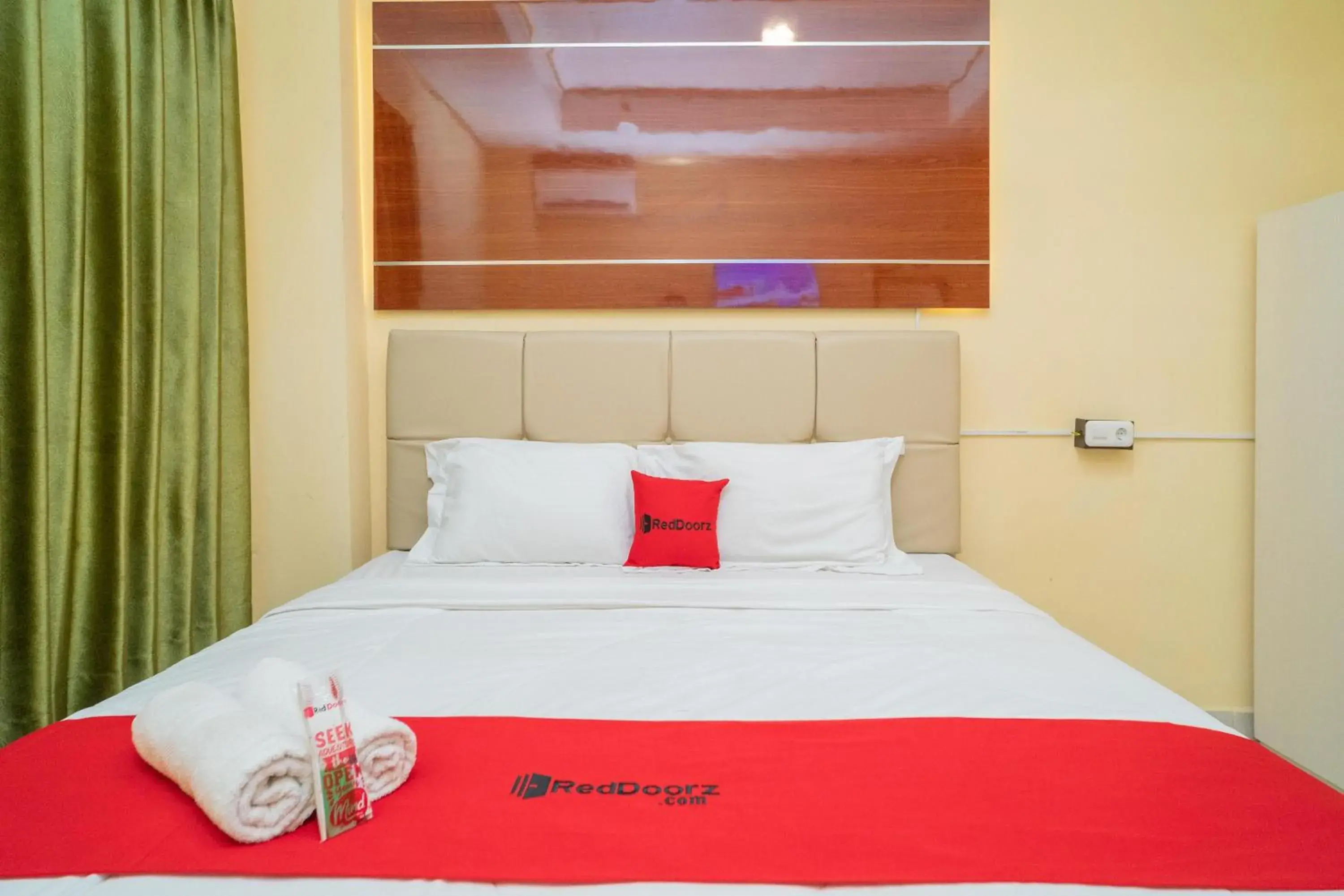 Bed in RedDoorz Plus Syariah near Pasar Turi Bed in RedDoorz Plus Syariah near Pasar Turi