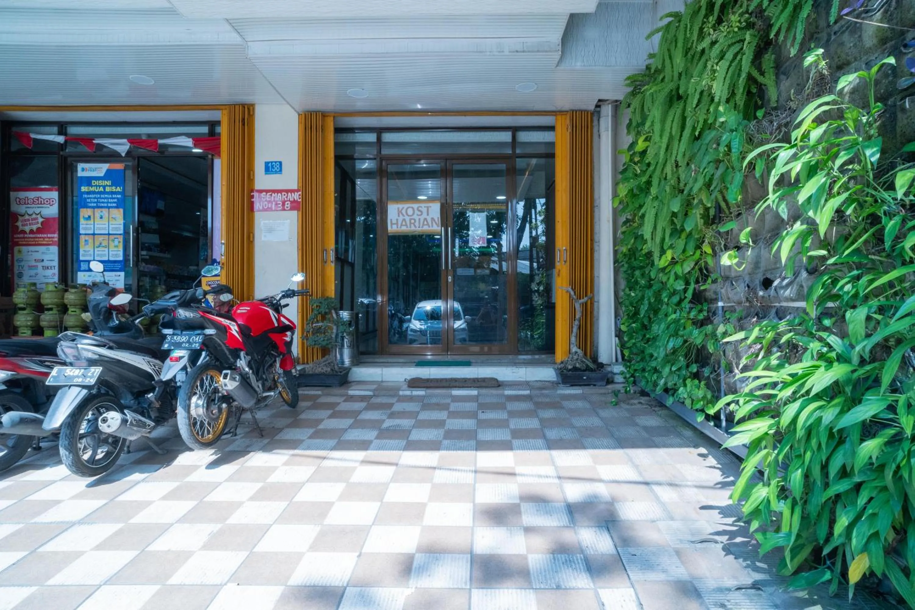 Property building in RedDoorz Plus Syariah near Pasar Turi