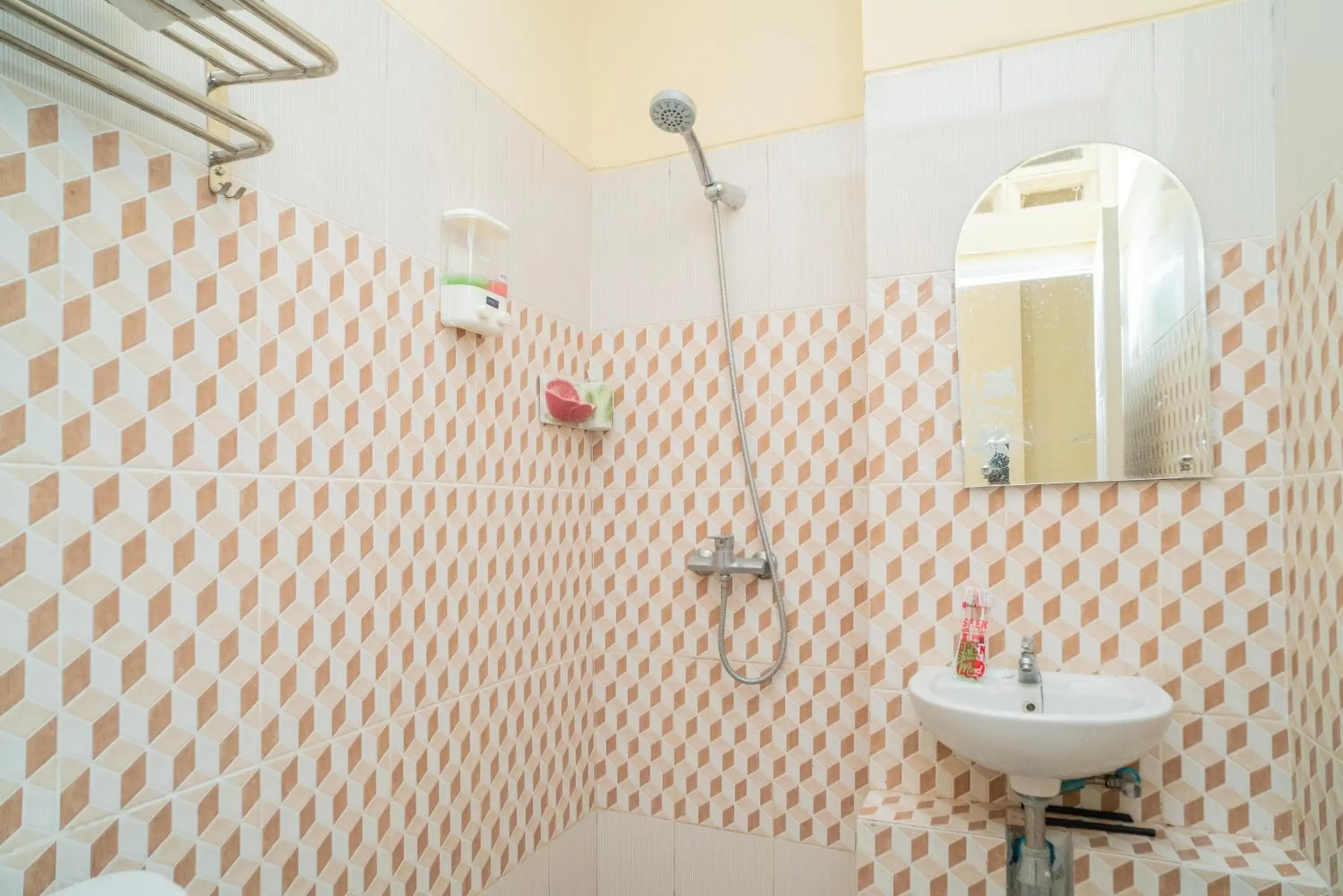 RedDoorz Plus Syariah near Pasar Turi RedDoorz Plus Syariah near Pasar Turi