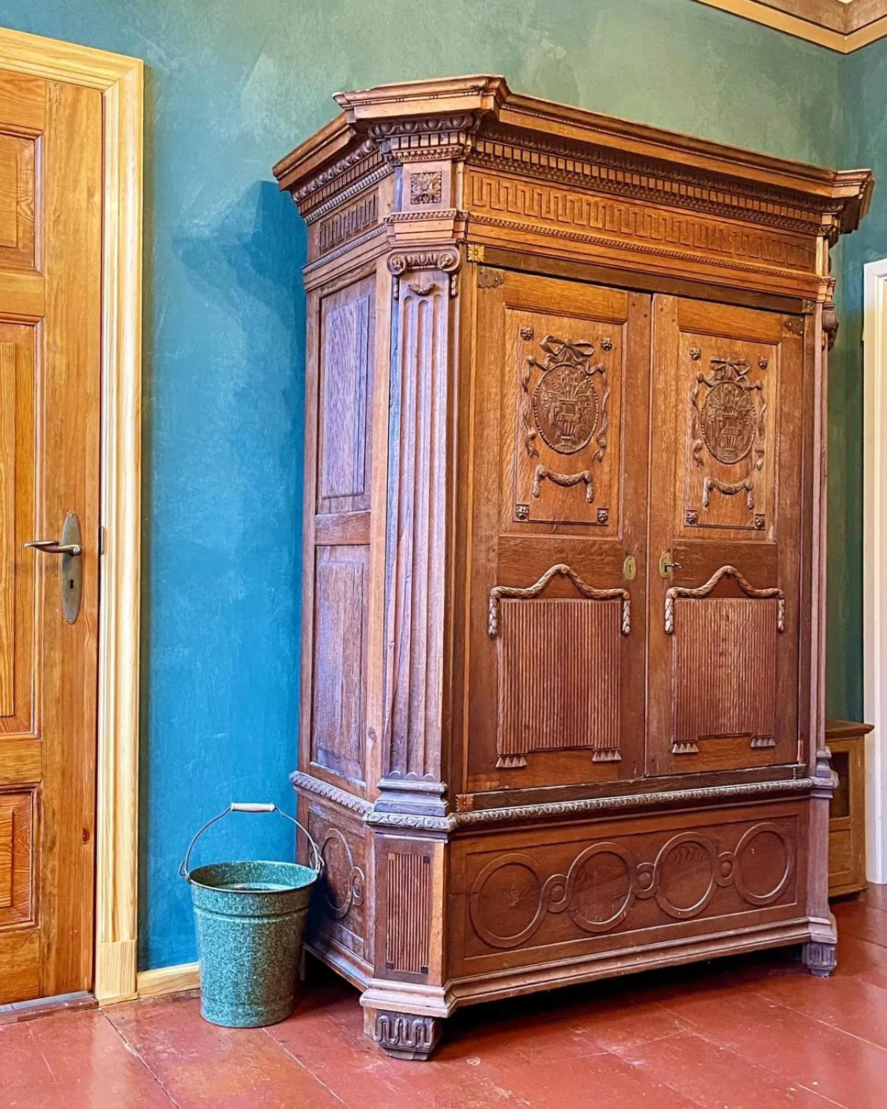 Decorative detail in norddeutscher Hof - Kutscherstation