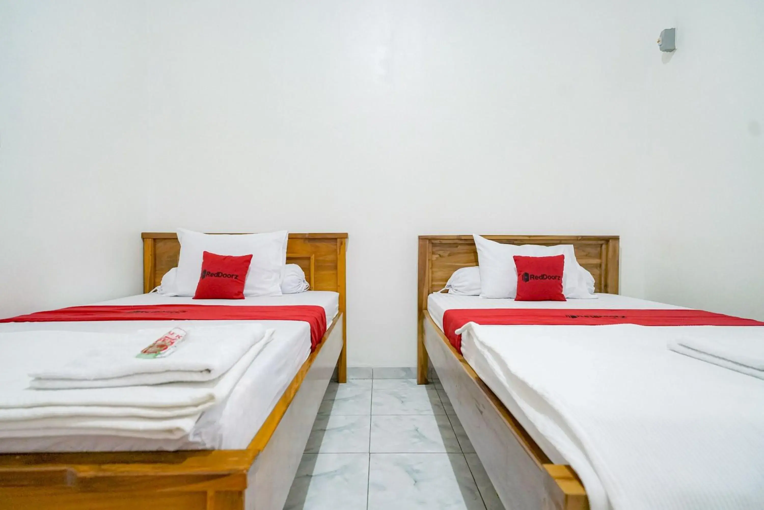 Standard Twin Room in RedDoorz @ Seputih Jaya Lampung Standard Twin Room in RedDoorz @ Seputih Jaya Lampung