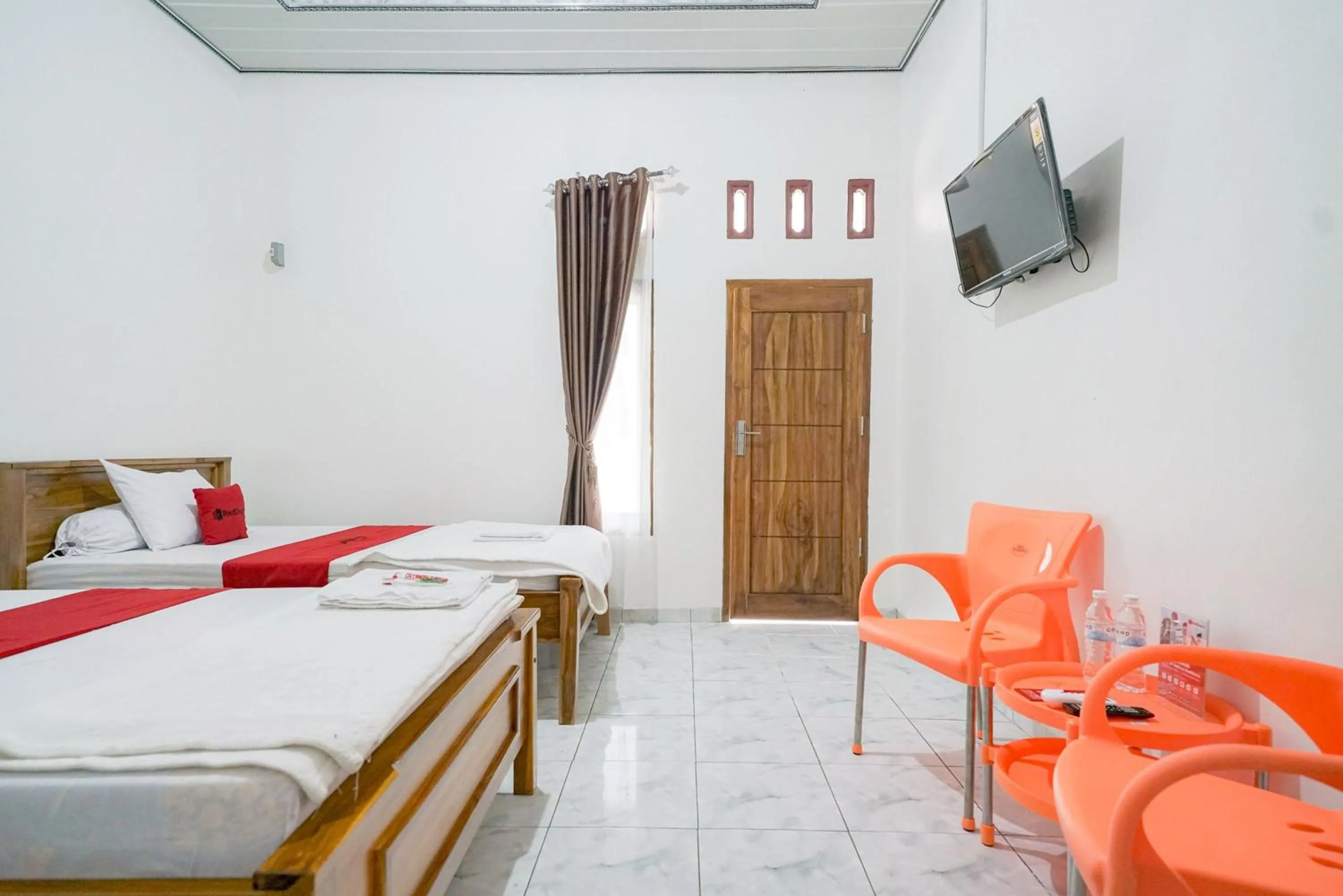 Bedroom, Bed in RedDoorz @ Seputih Jaya Lampung