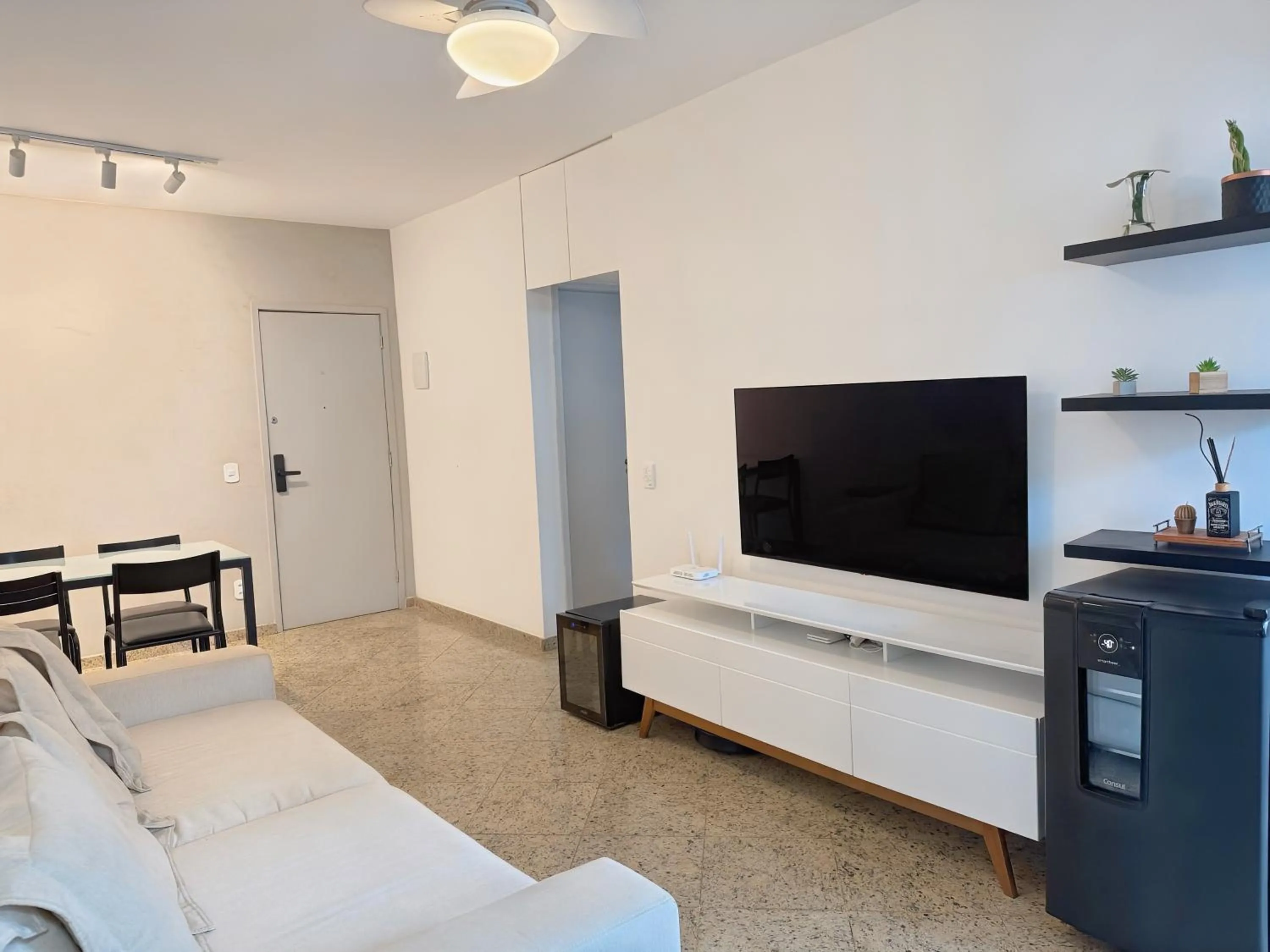 Communal lounge/ TV room in Rental Home Barra Palace Vista para o mar