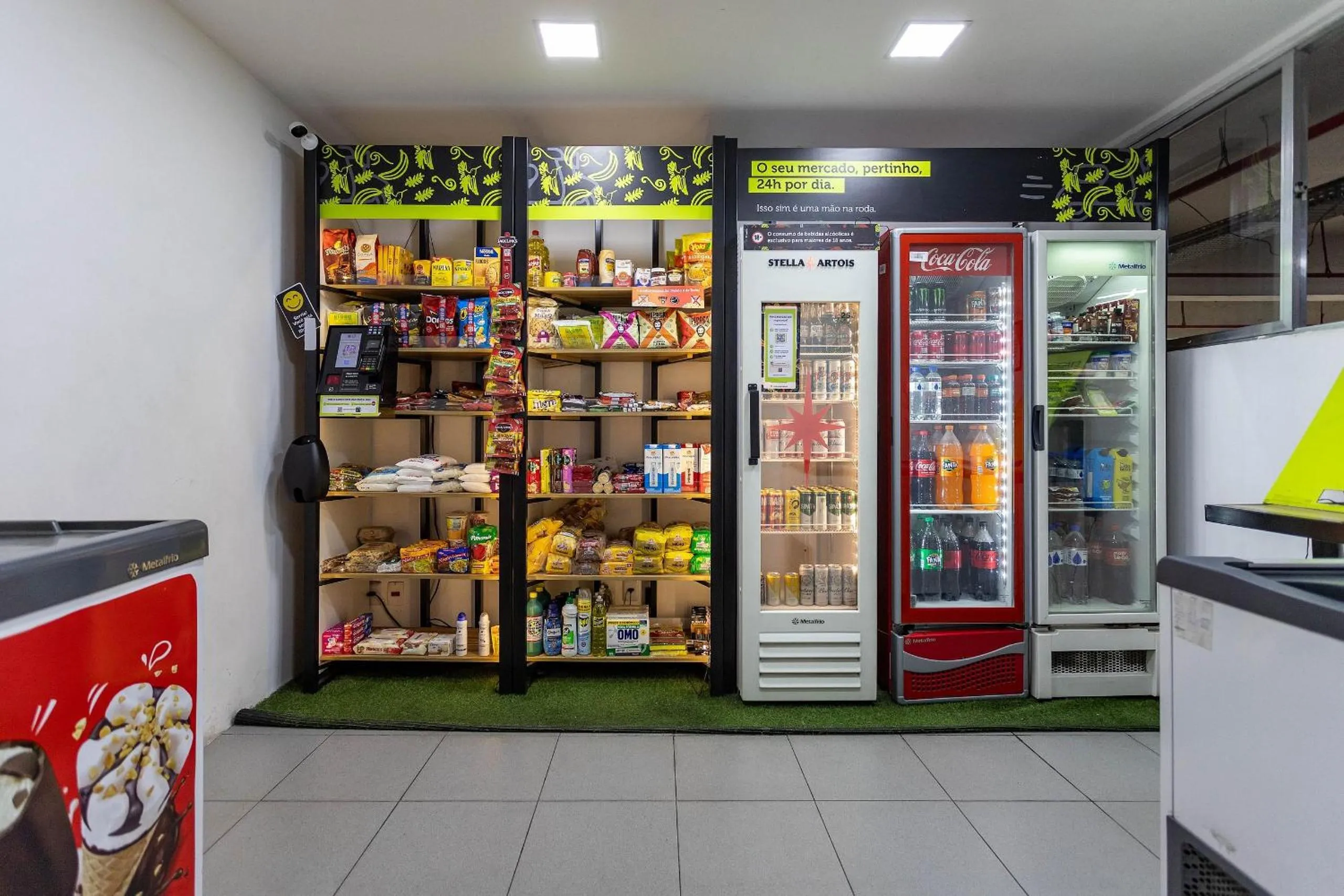 Supermarket/grocery shop in Rental Home Barra Palace Vista para o mar