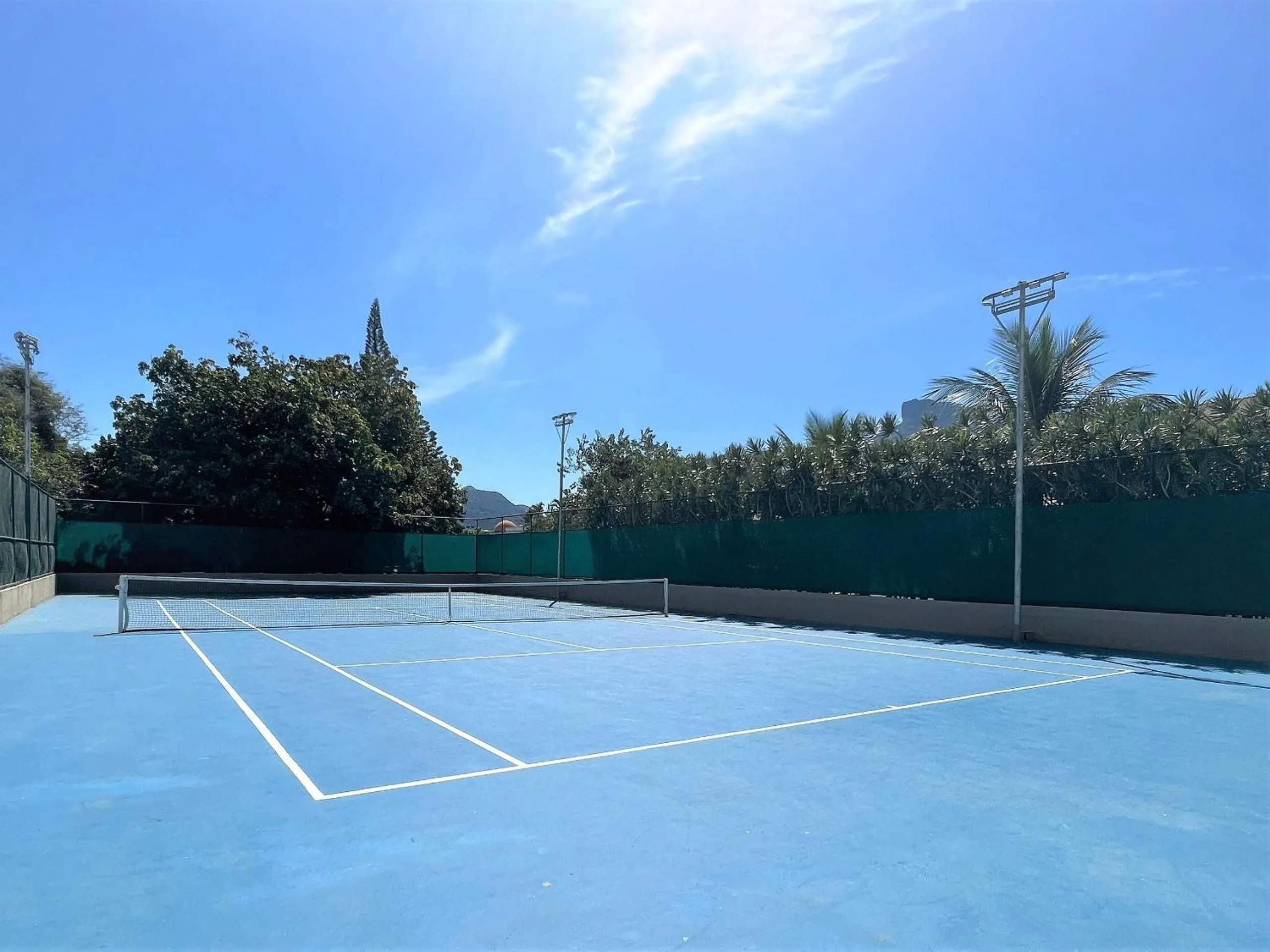 Tennis court in Rental Home Barra Palace Vista para o mar