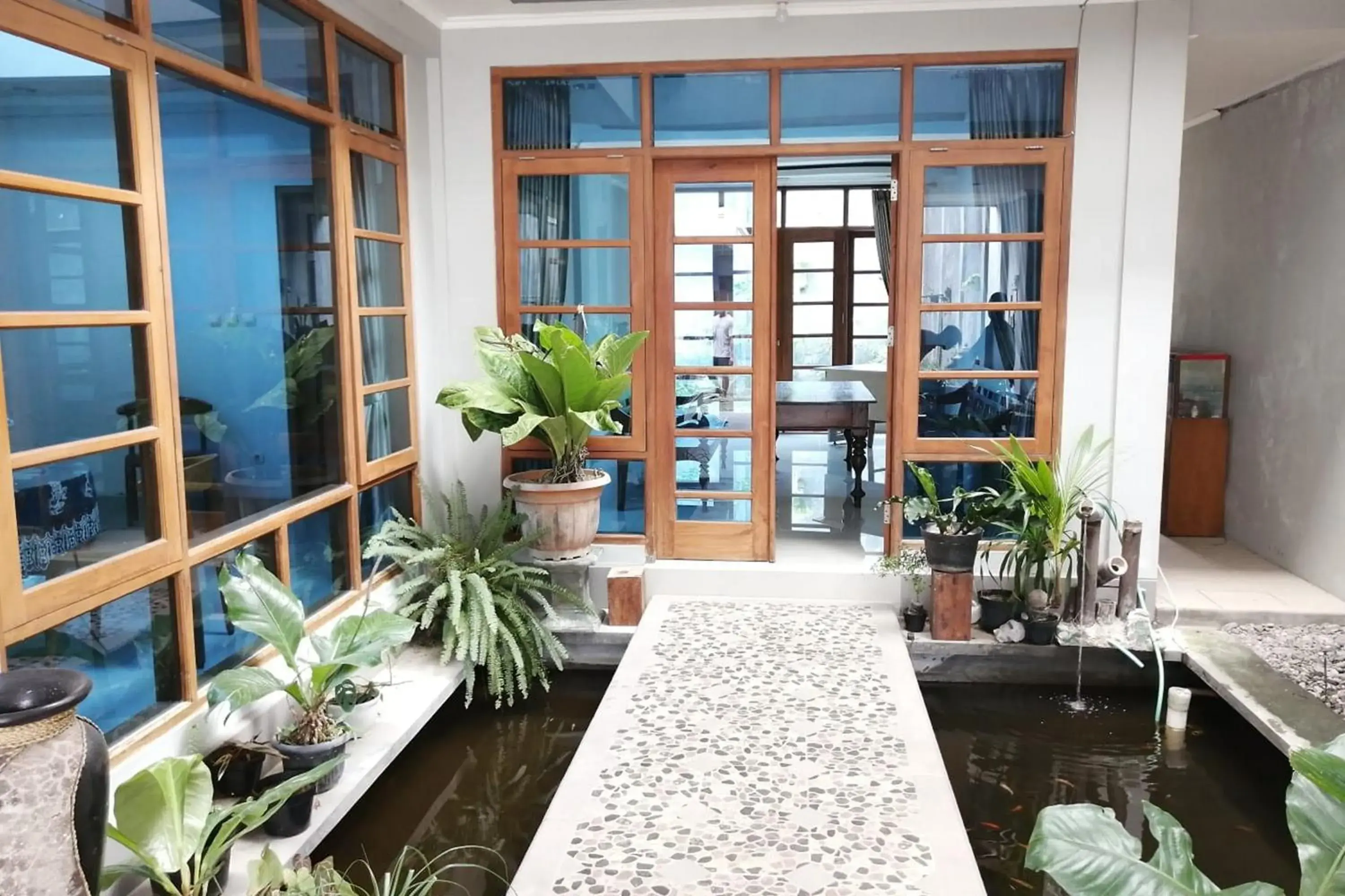 Facade/entrance in Tiray Homestay Syariah Yogyakarta Mitra RedDoorz Facade/entrance in Tiray Homestay Syariah Yogyakarta Mitra RedDoorz