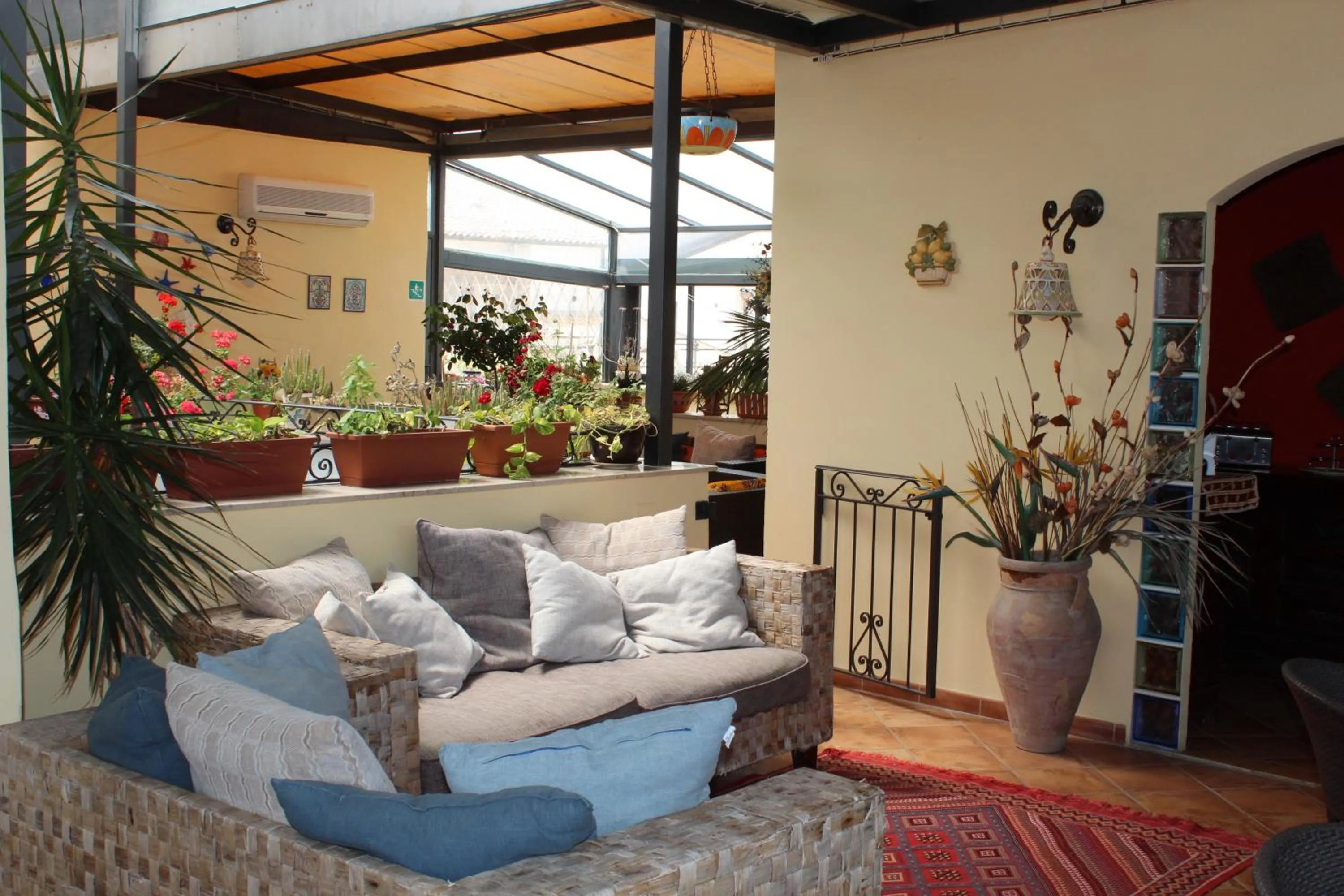 Communal lounge/ TV room in Hotel Residence Le Chiavi Di San Francesco