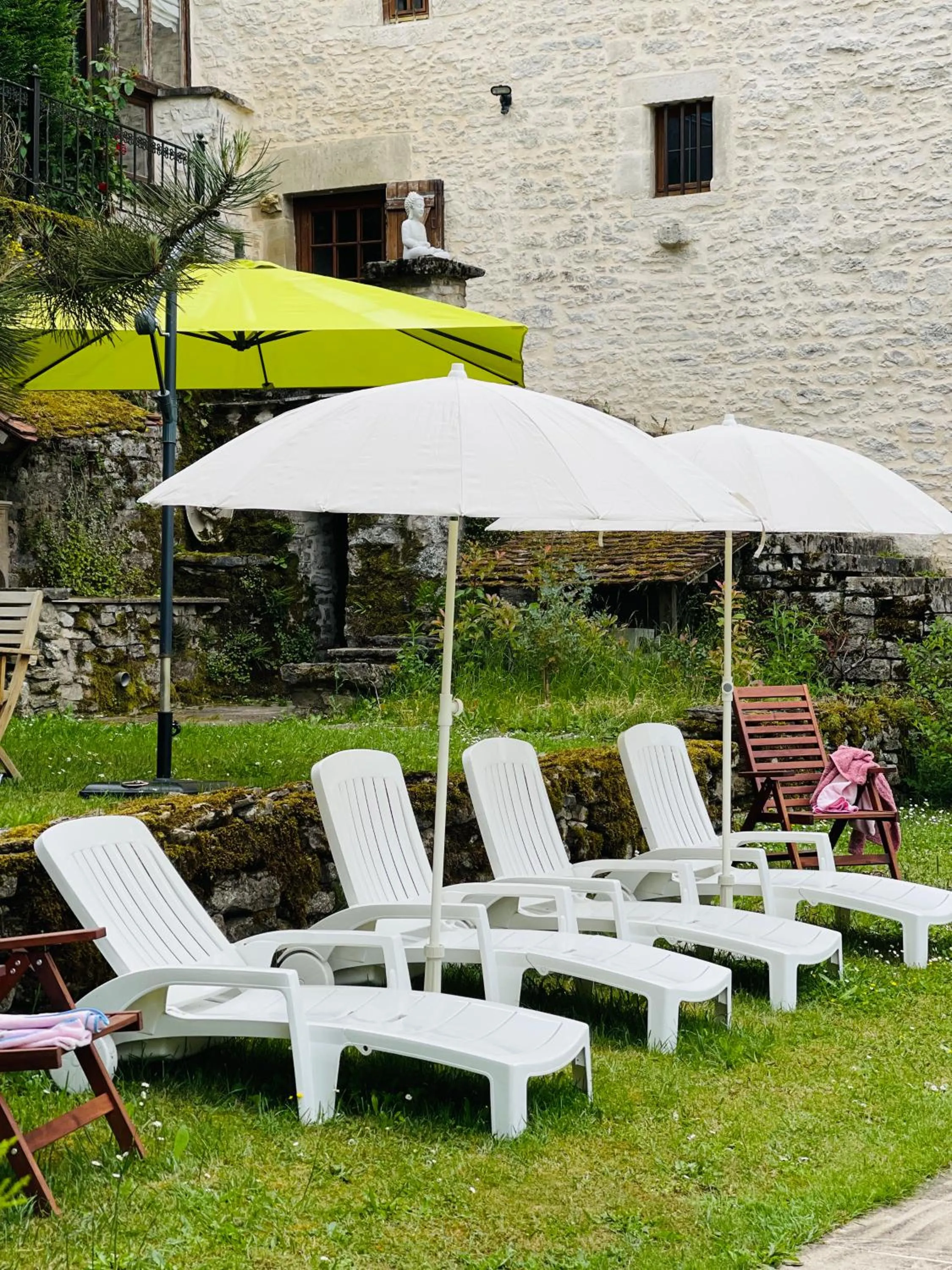 Swimming pool in Manoir Saint-Pierre