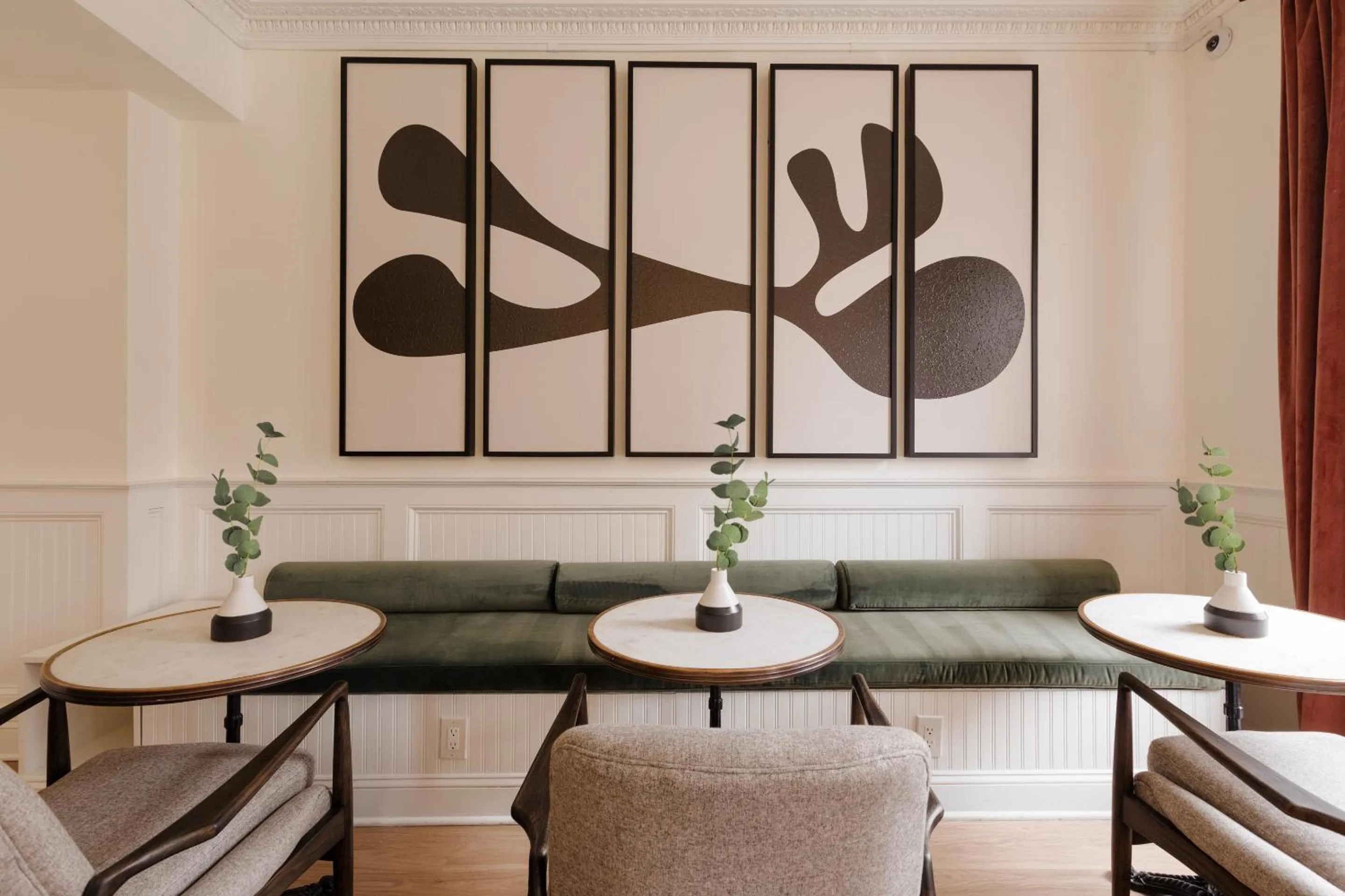 Seating area in Found Dupont Circle powered by Sonder