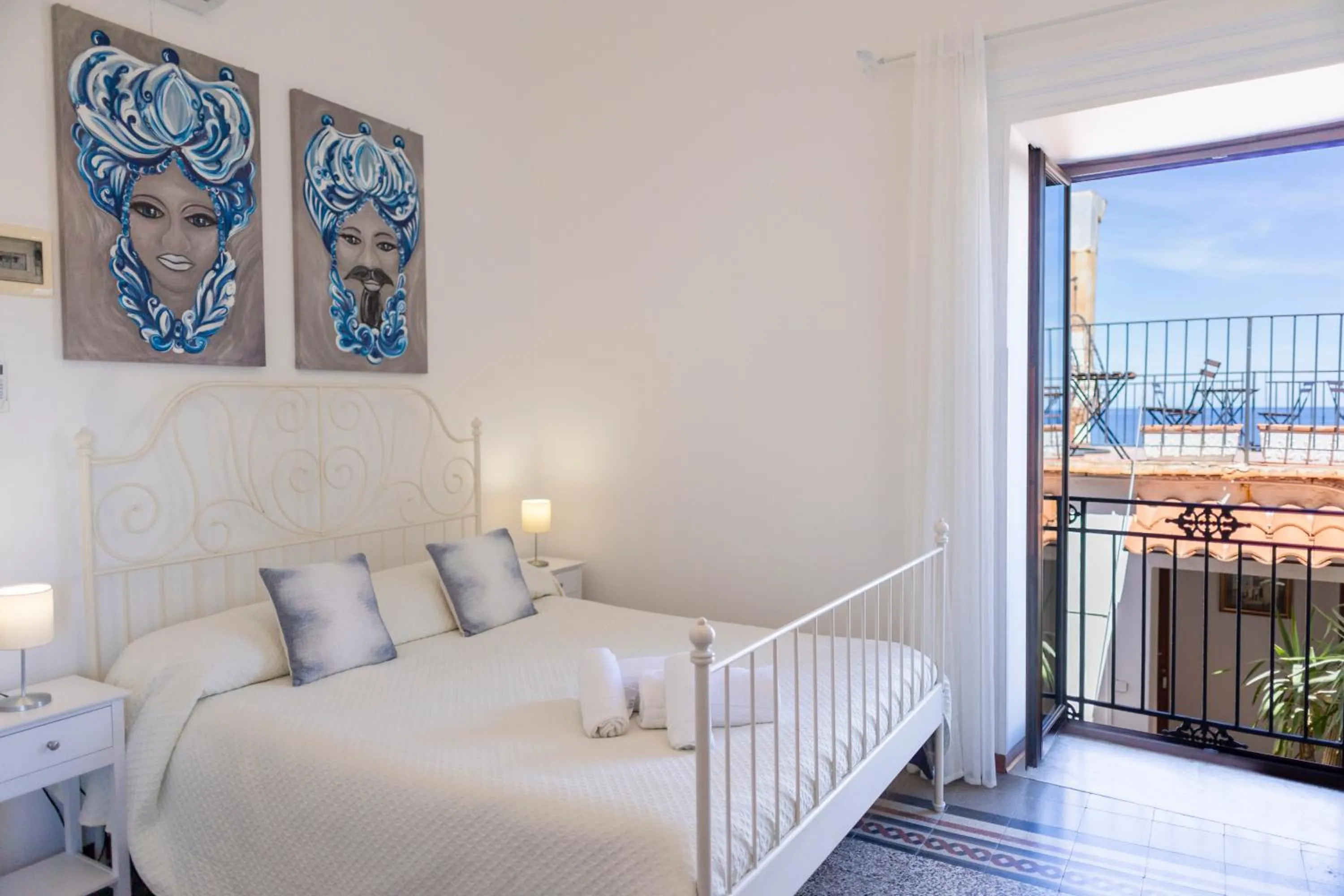 Triple Room with Sea View in Dolce Vita Rooms and Apartments