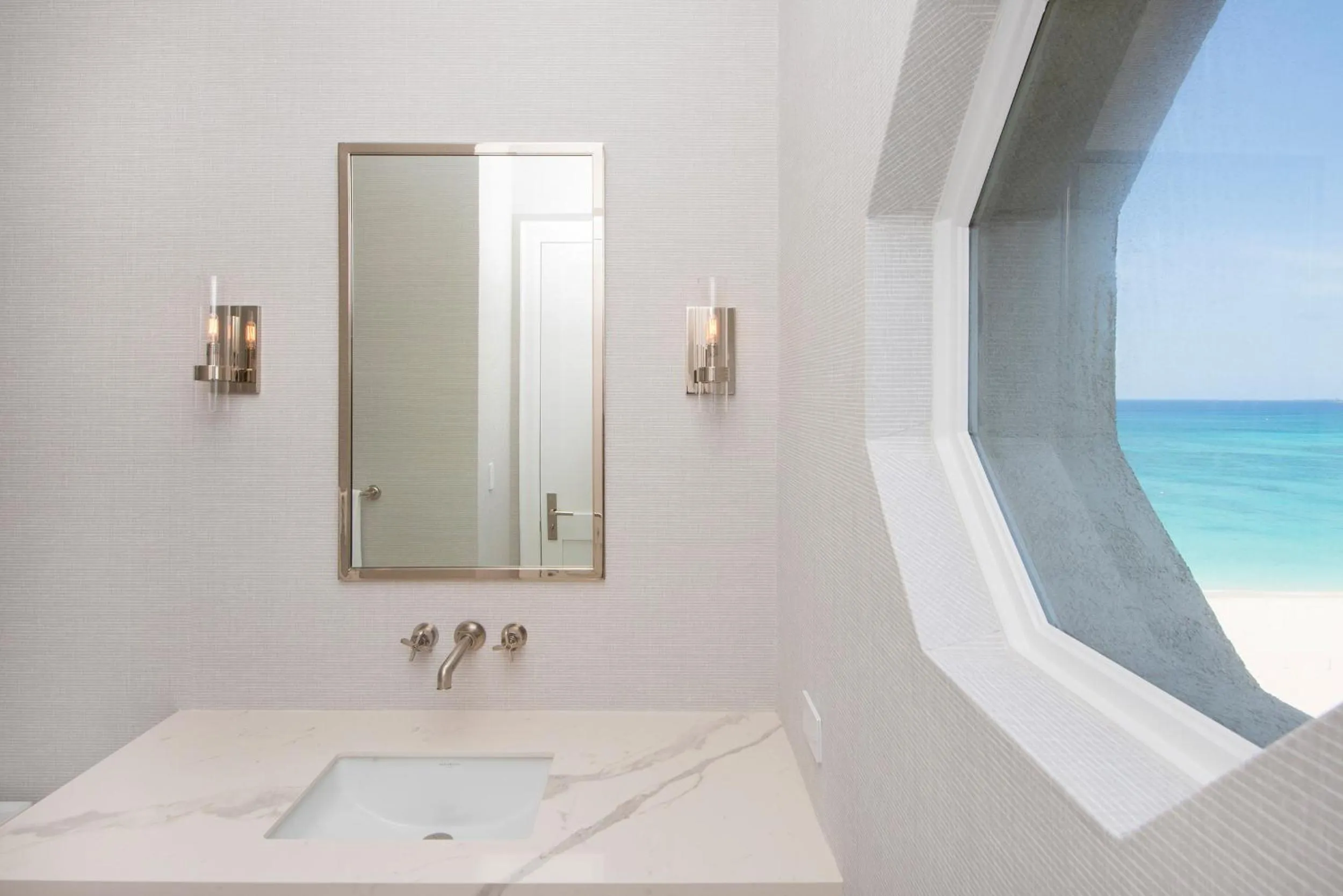 Club Se7en at Beachcomber