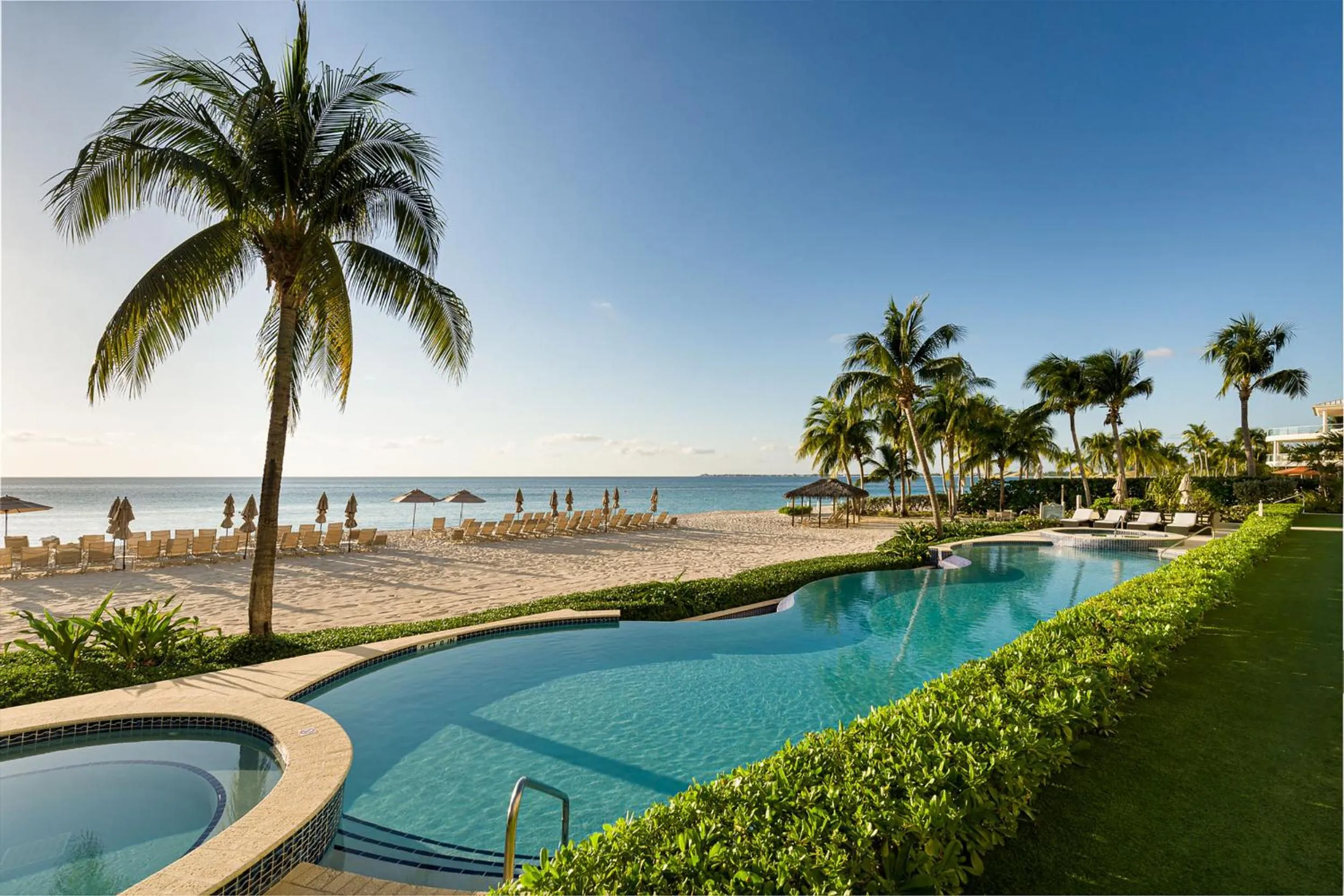 Club Se7en at Beachcomber