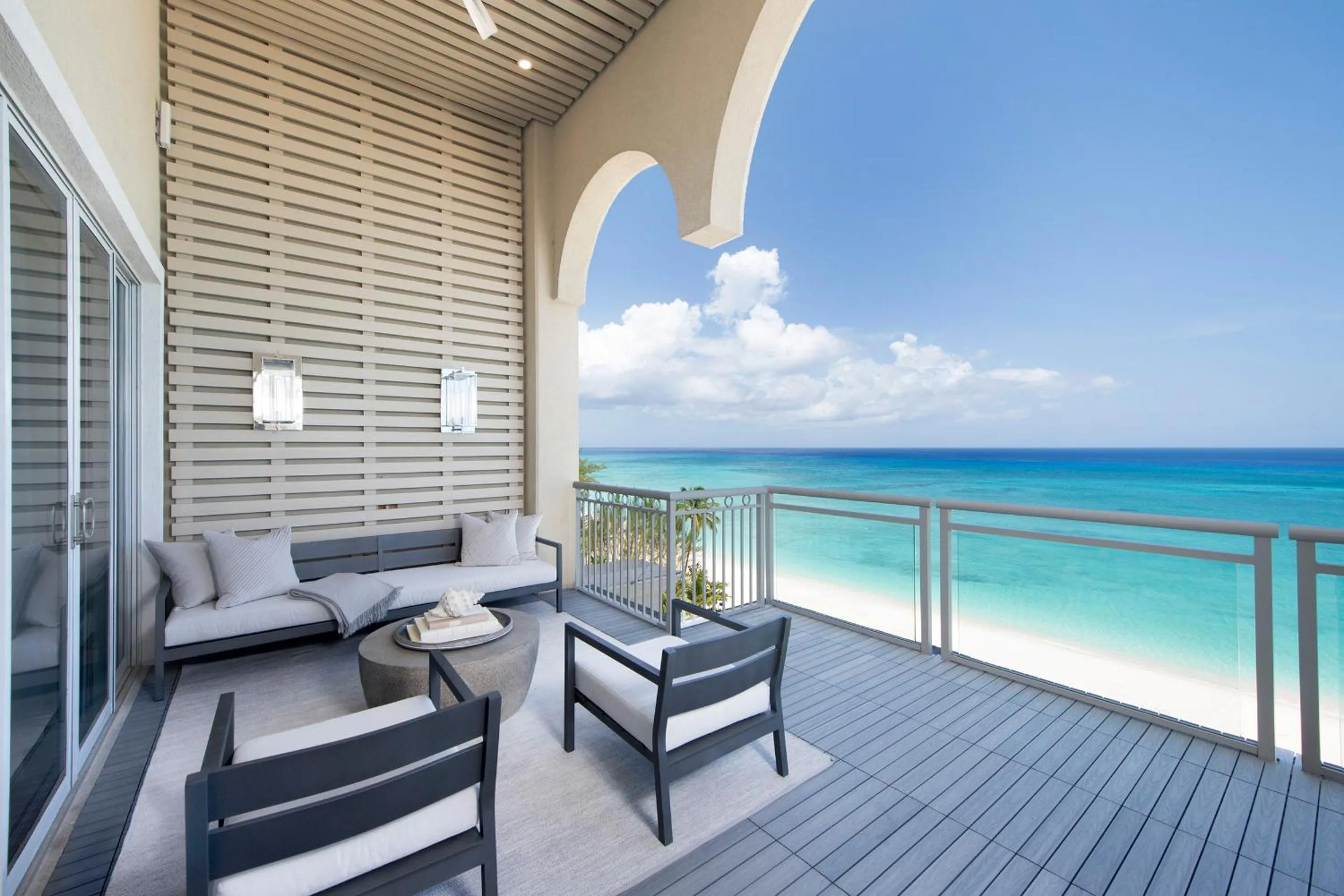 Club Se7en at Beachcomber