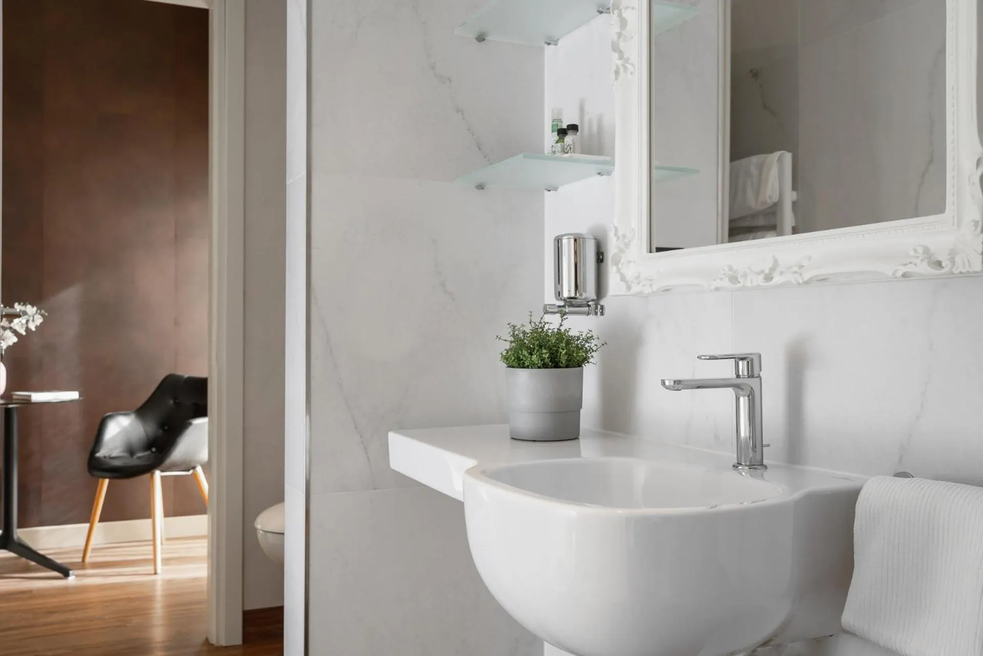 Bathroom in Hotel Select Suites & Spa - Apartments