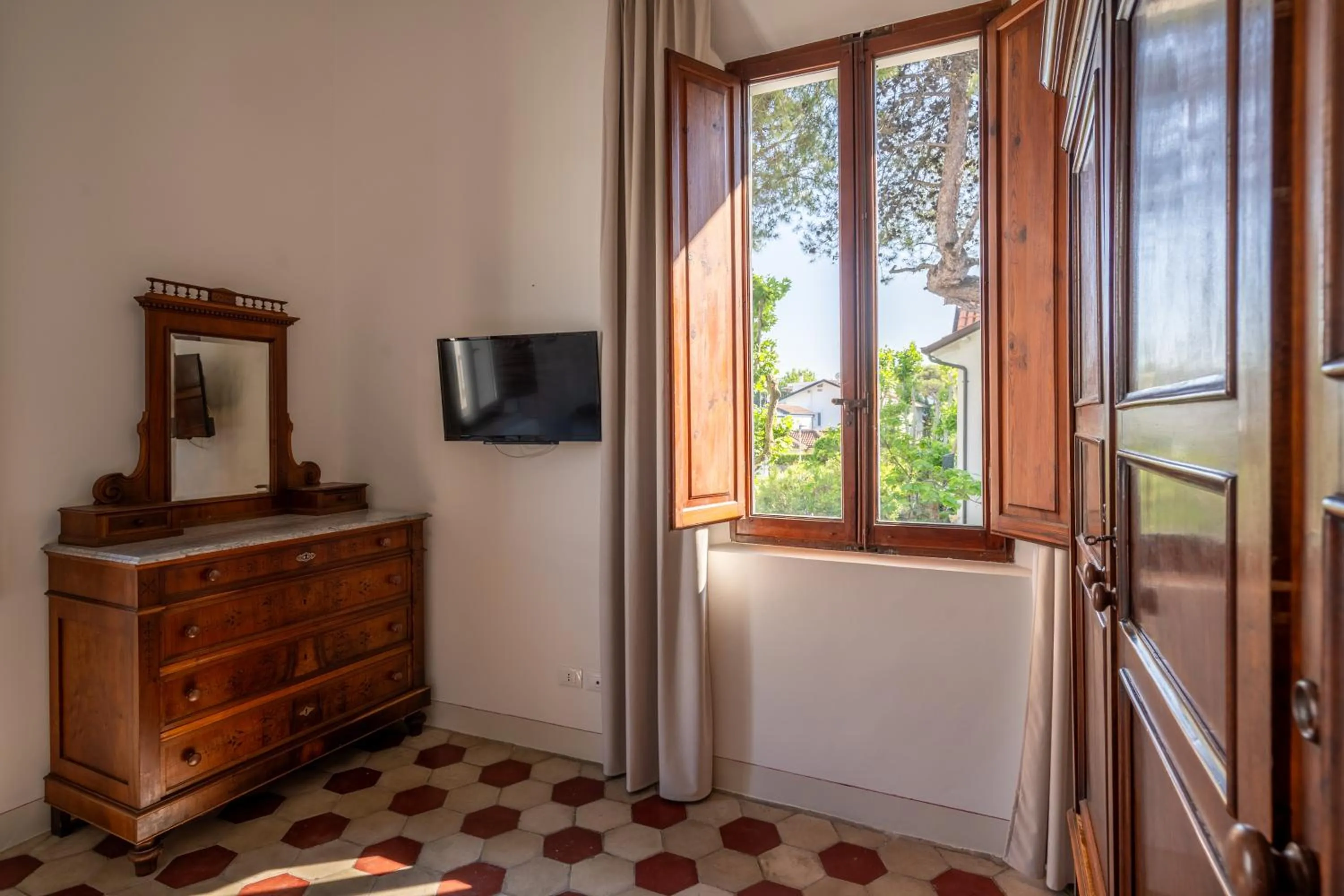 TV and multimedia in Hotel Select Suites & Spa - Apartments