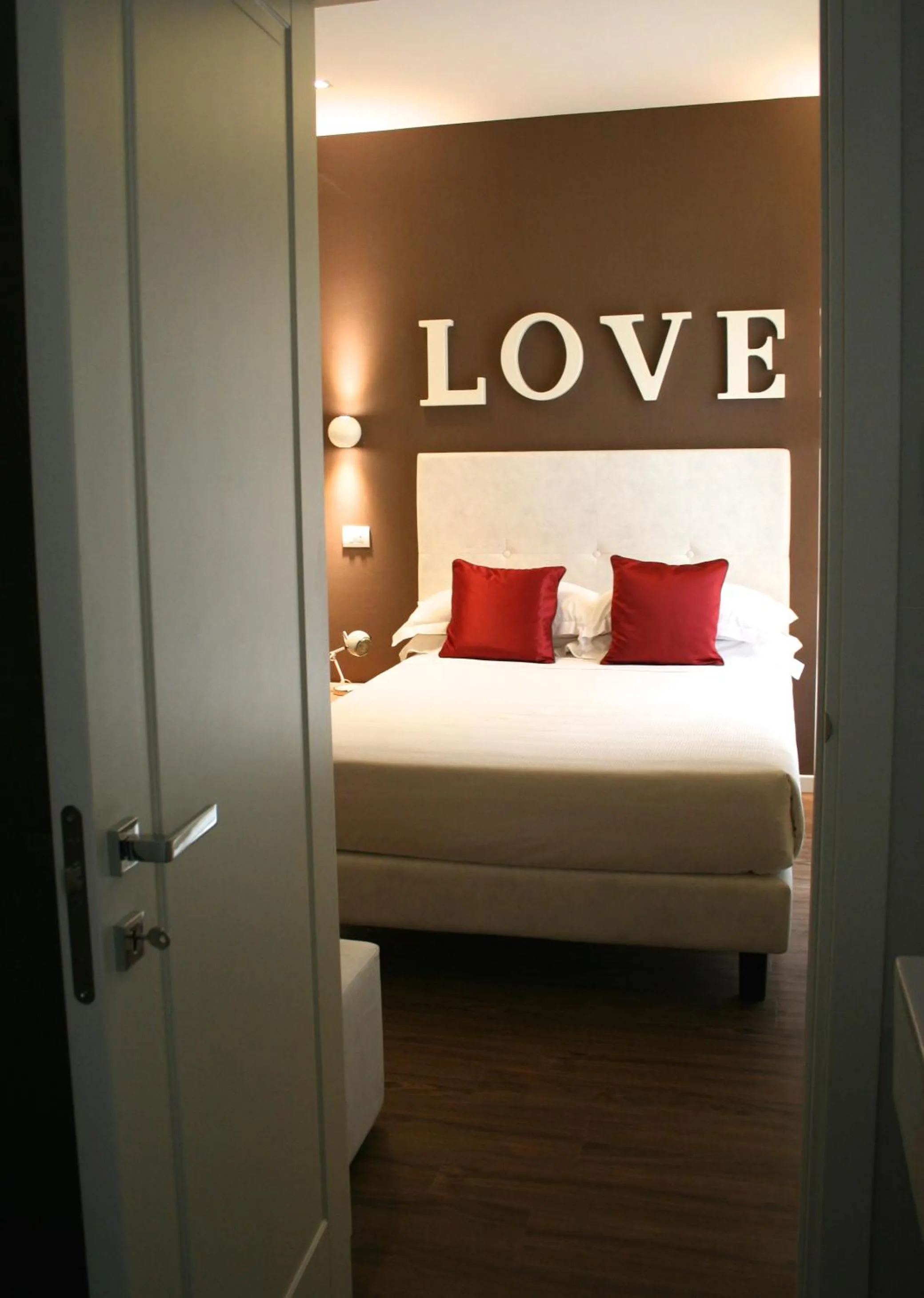 Shower, Bed in Hotel Select Suites & Spa - Apartments