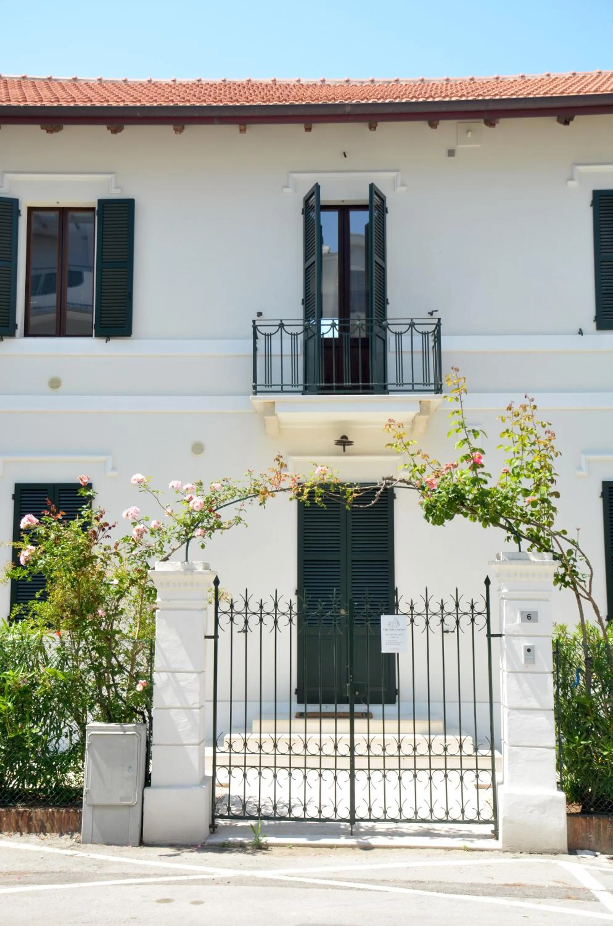 Property building in Hotel Select Suites & Spa - Apartments