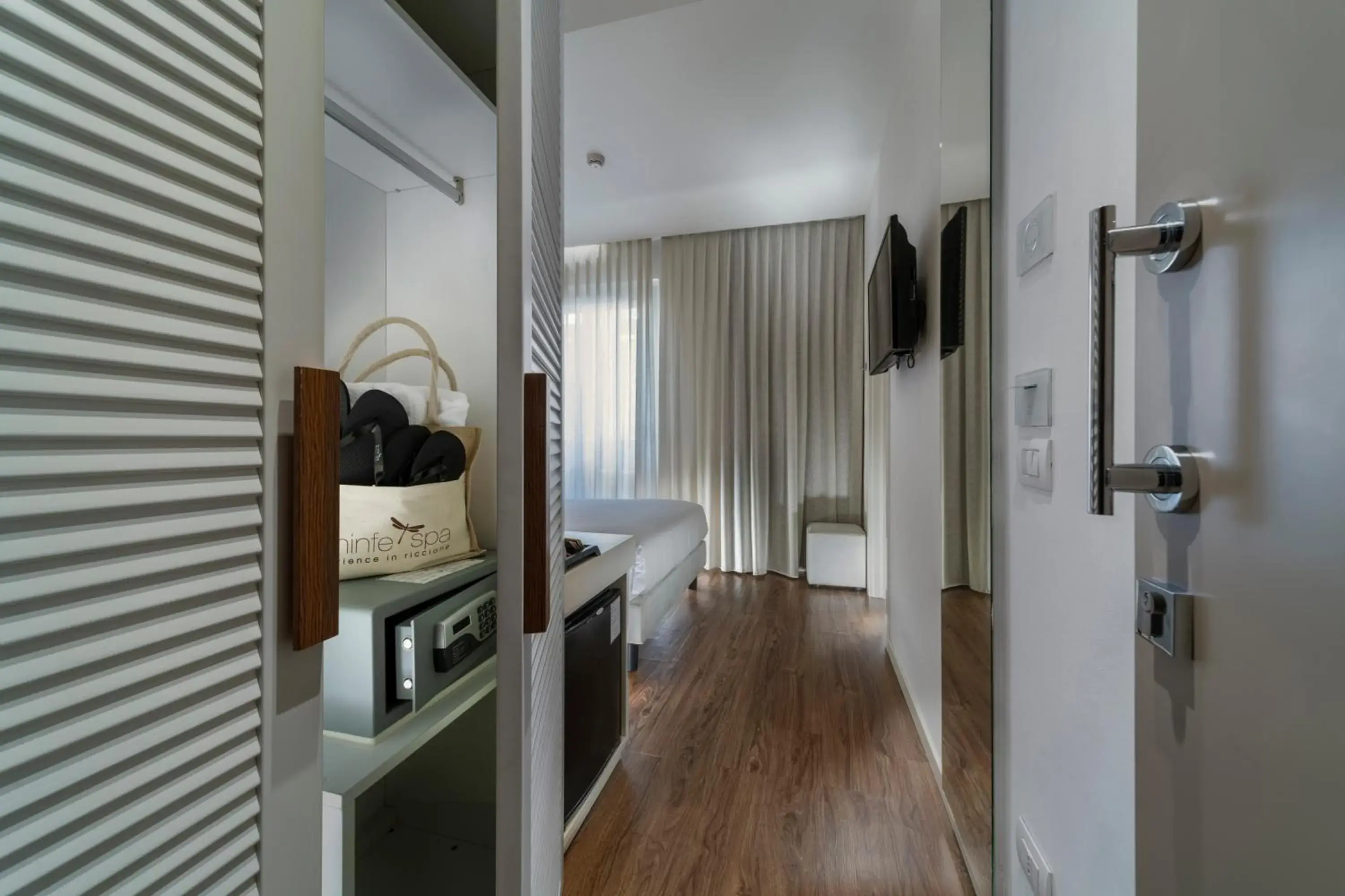 Bedroom in Hotel Select Suites & Spa - Apartments Bedroom in Hotel Select Suites & Spa - Apartments