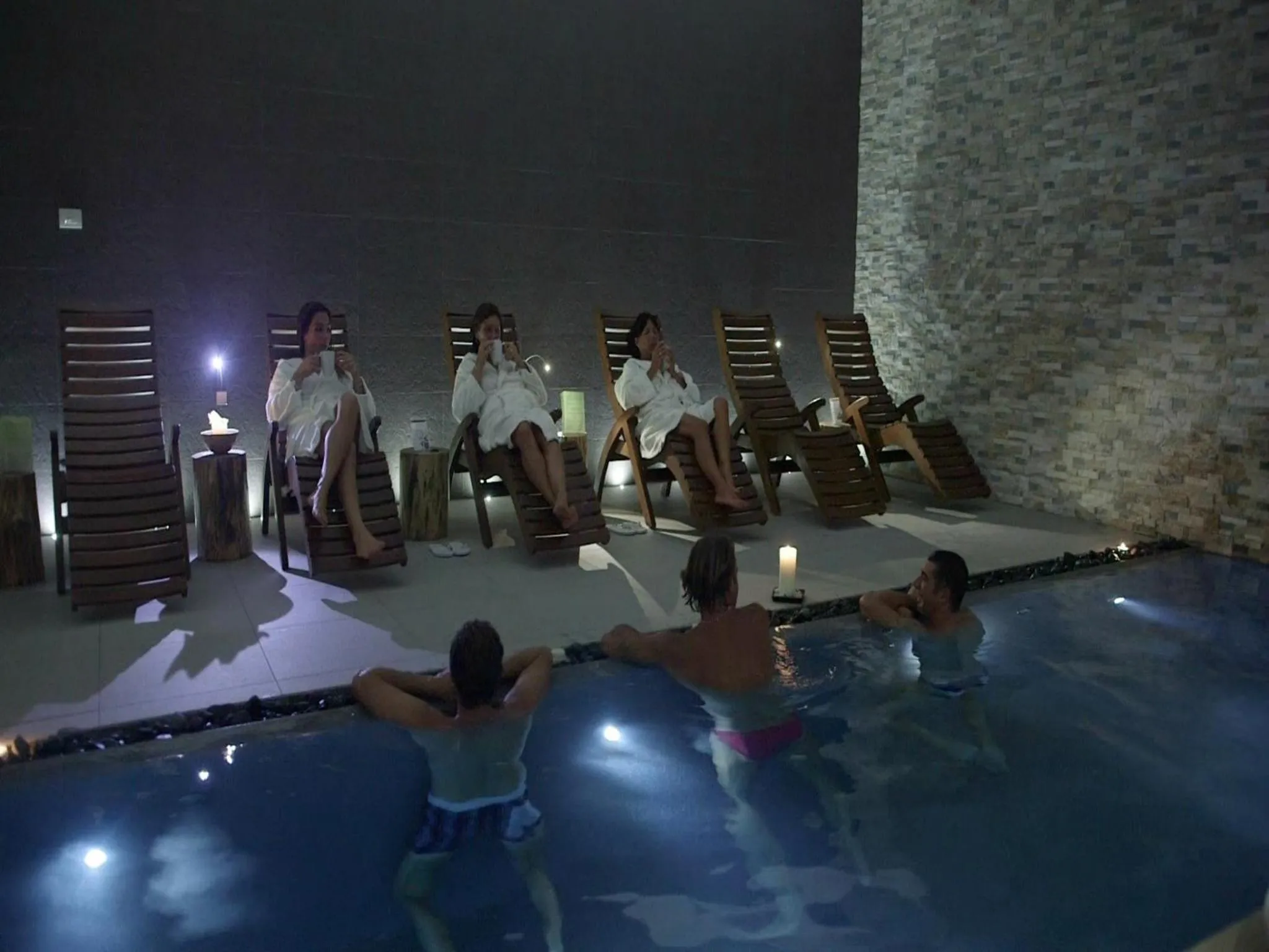 Swimming pool in Hotel Select Suites & Spa - Apartments