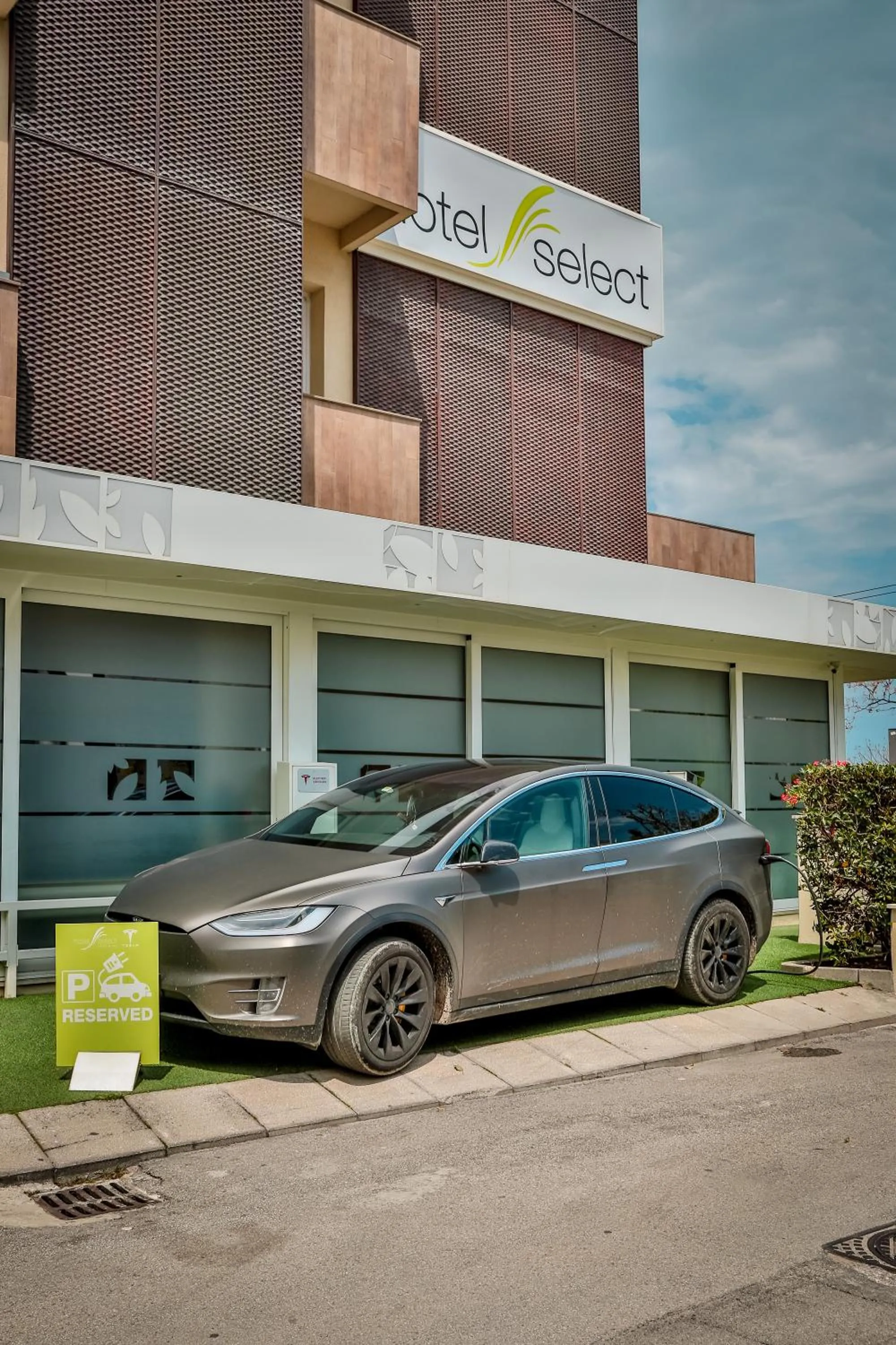 Property building in Hotel Select Suites & Spa - Apartments