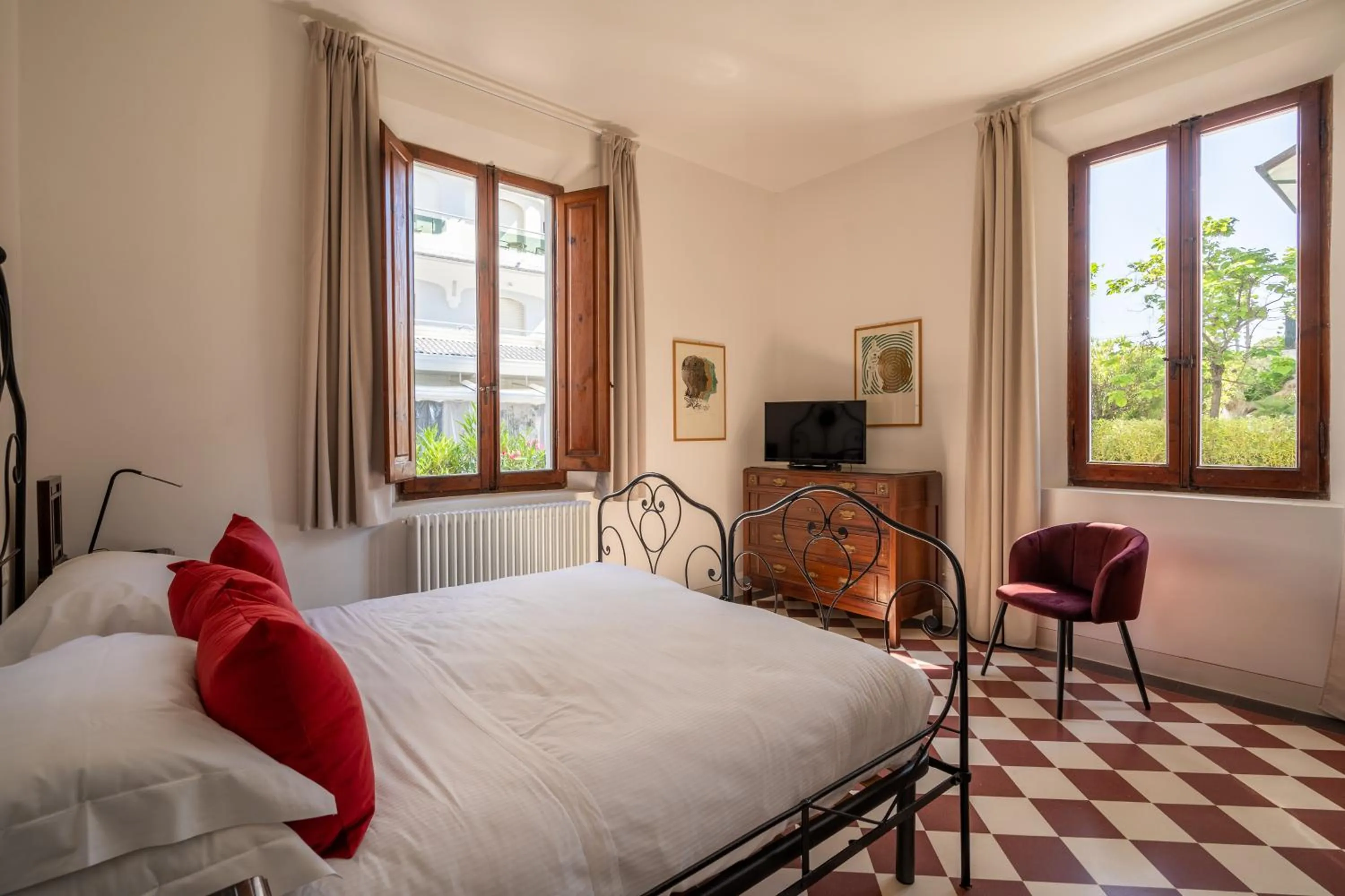 Bed in Hotel Select Suites & Spa - Apartments