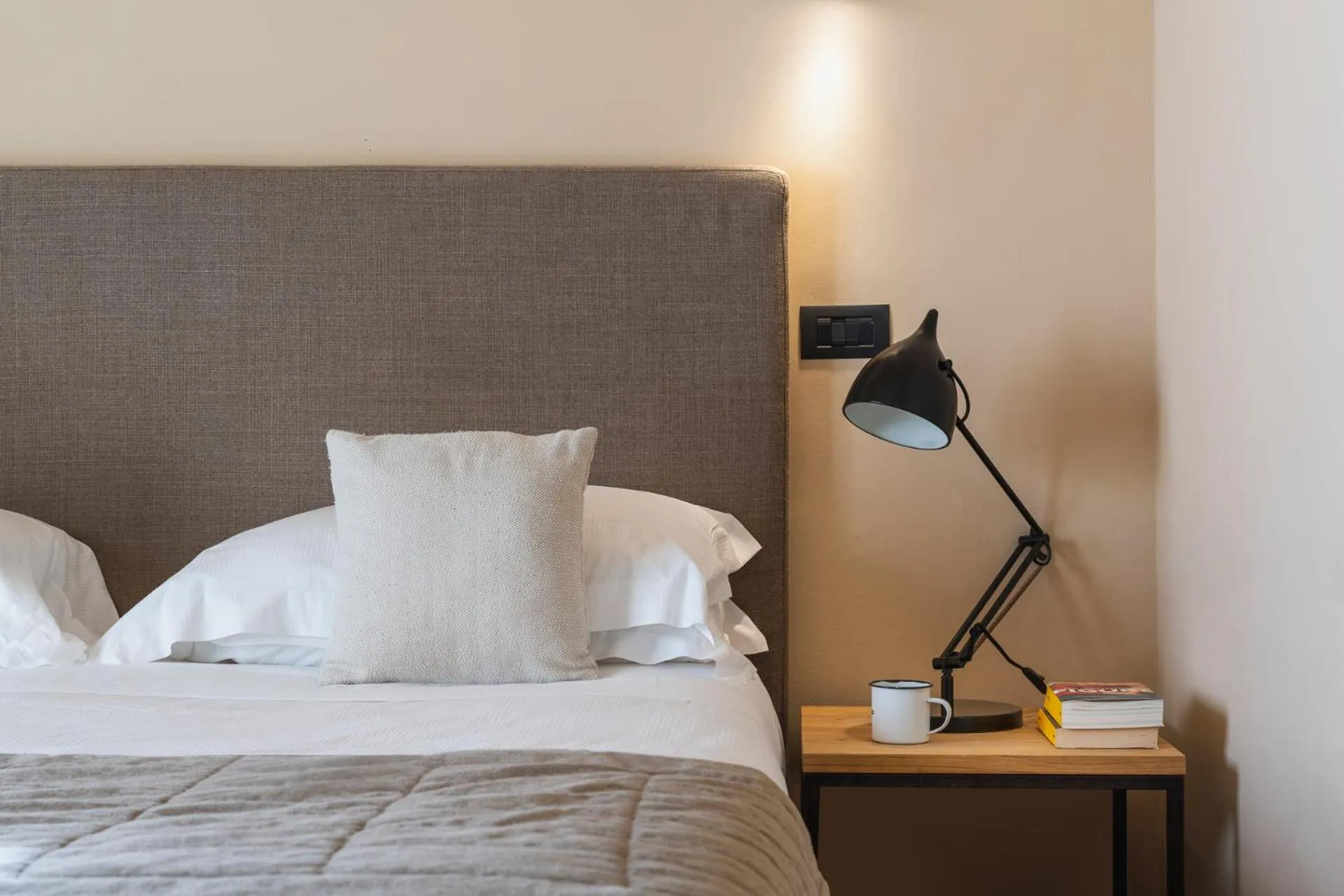 Bed in Hotel Select Suites & Spa - Apartments