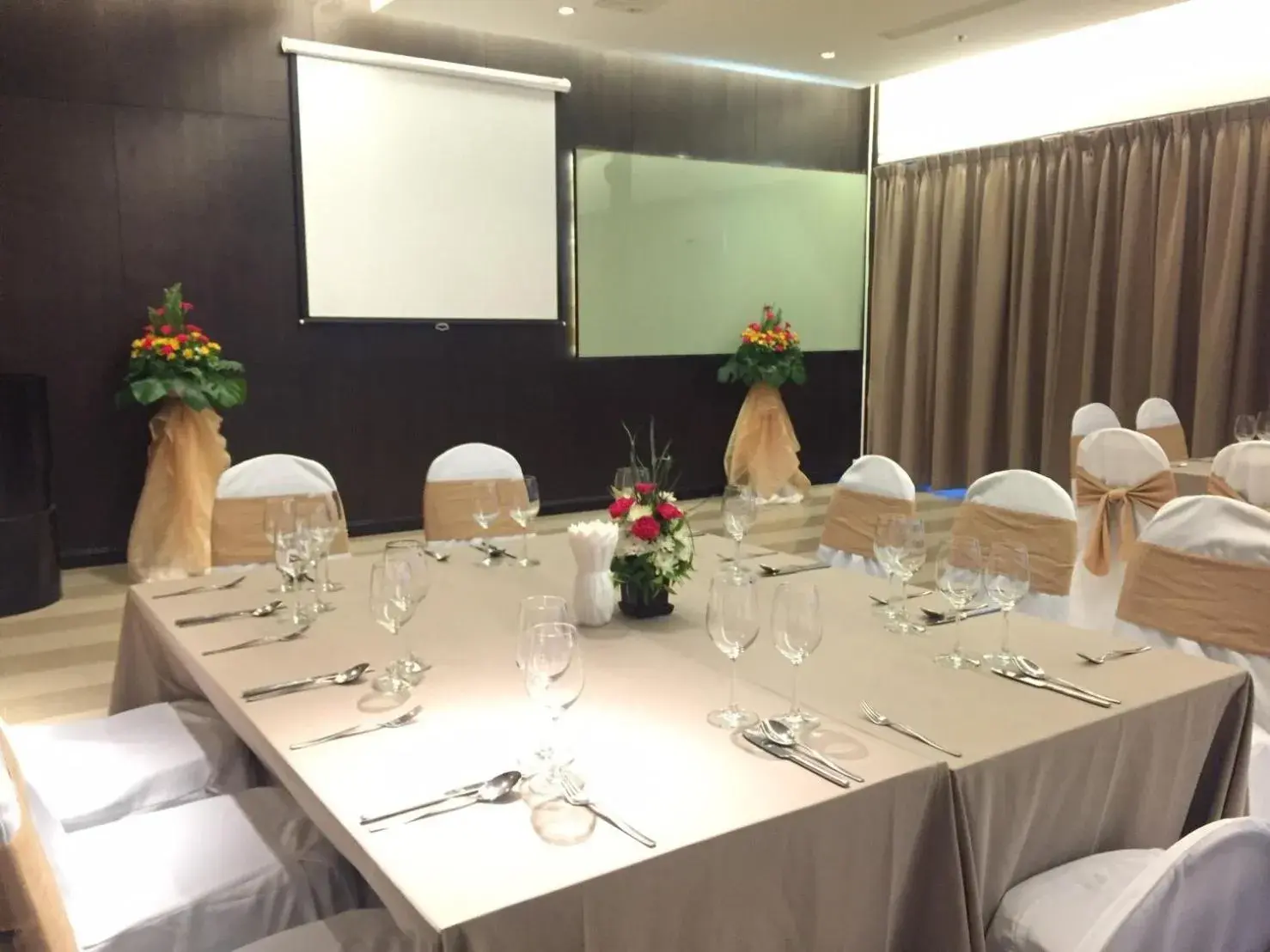 Restaurant/places to eat in Signature Pattaya Restaurant/places to eat in Signature Pattaya