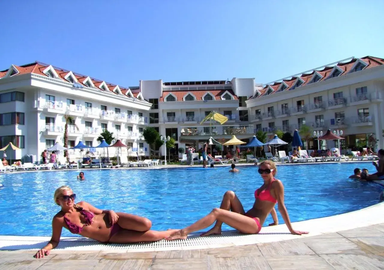 Swimming Pool in GRAND MIR'AMOR HOTEL & Spa -ULTRA ALL INCLUSIVE