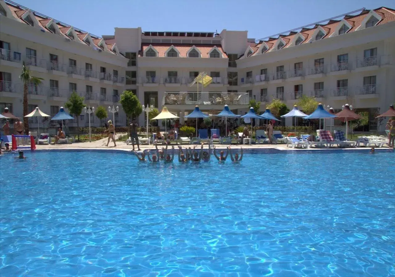 Swimming Pool in GRAND MIR'AMOR HOTEL & Spa -ULTRA ALL INCLUSIVE