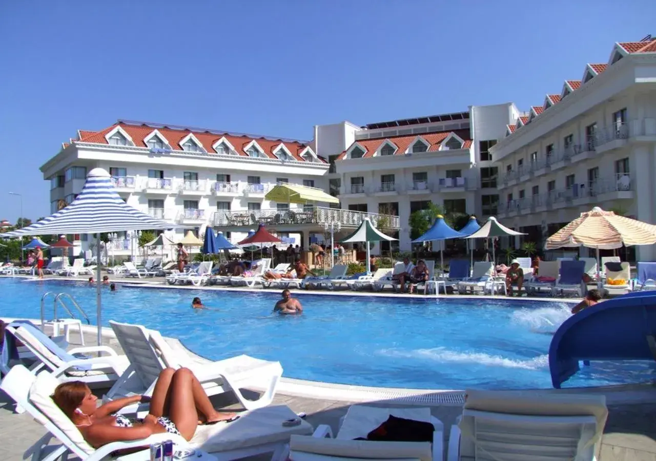 Swimming Pool in GRAND MIR'AMOR HOTEL & Spa -ULTRA ALL INCLUSIVE