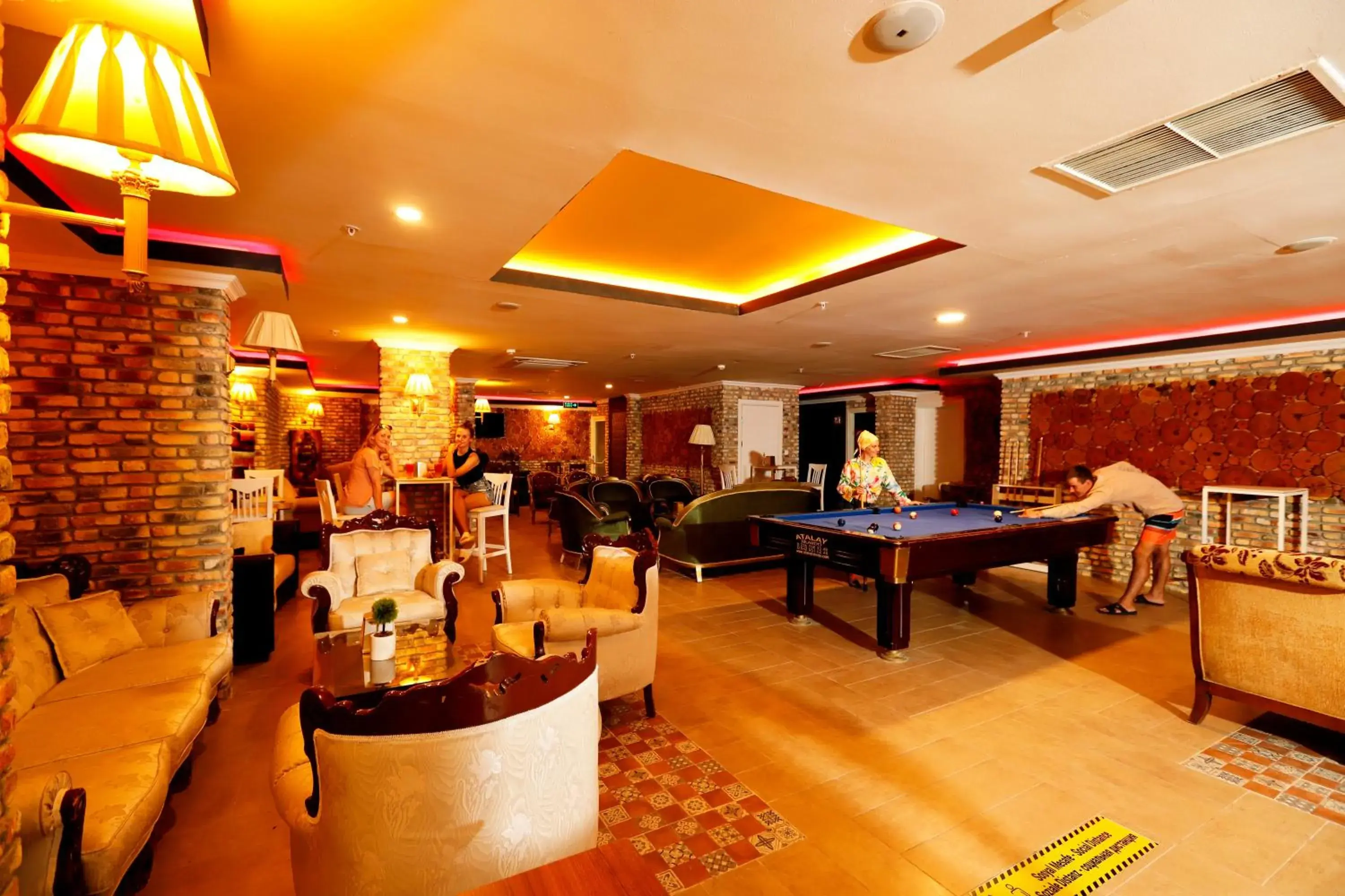 Lounge or bar, Billiards in GRAND MIR'AMOR HOTEL & Spa -ULTRA ALL INCLUSIVE