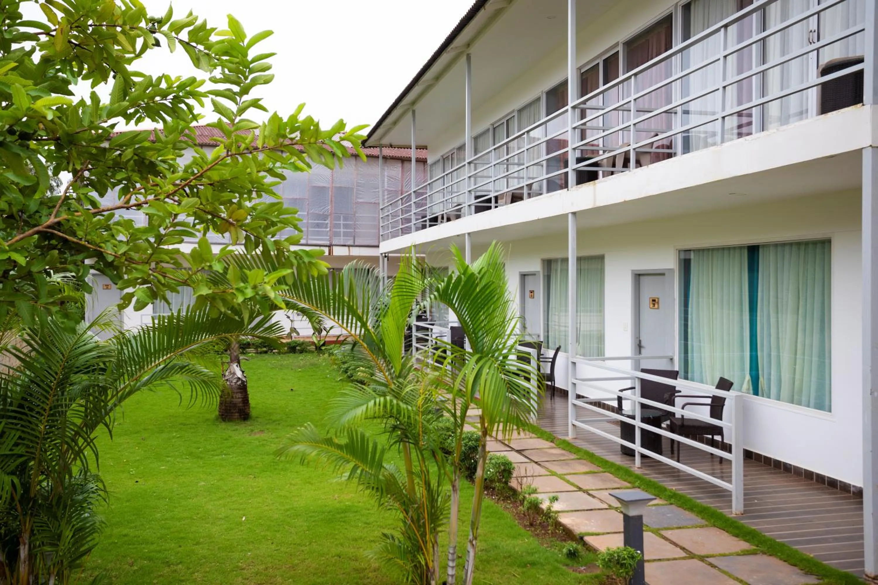 Garden in Koko Maya by Stone Wood Comfort