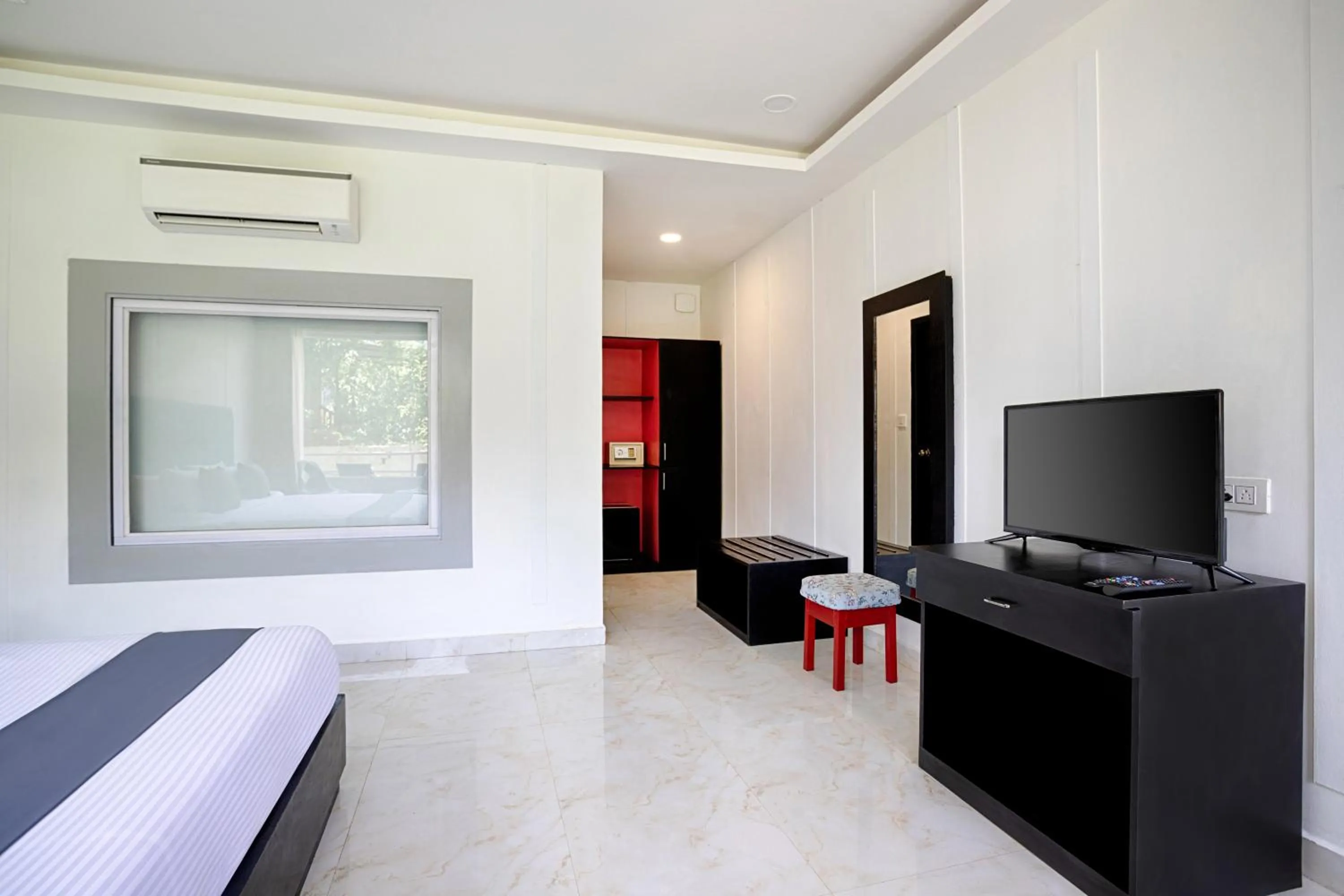 TV and multimedia in Koko Maya by Stone Wood Comfort