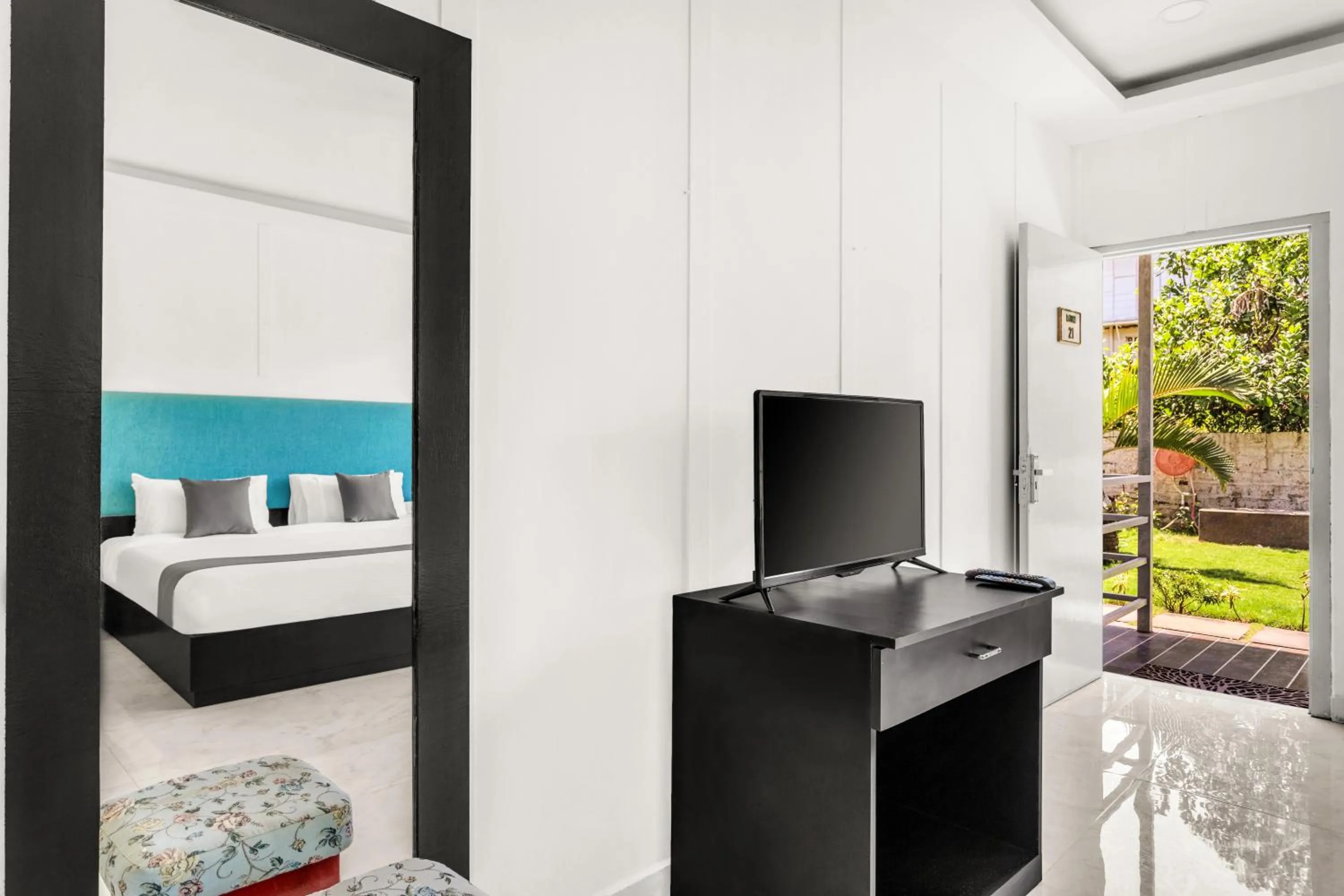 TV and multimedia in Koko Maya by Stone Wood Comfort