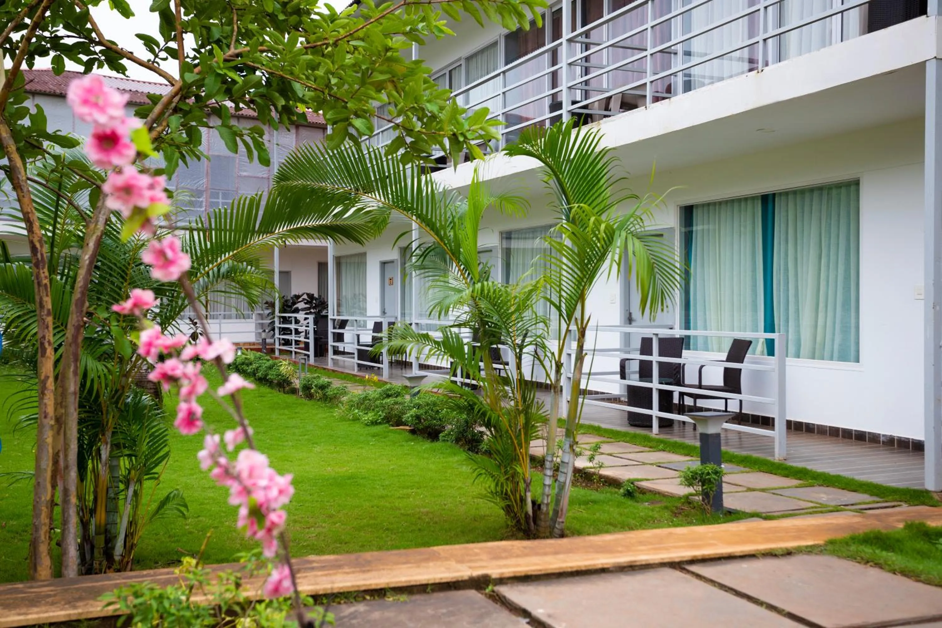 Patio in Koko Maya by Stone Wood Comfort