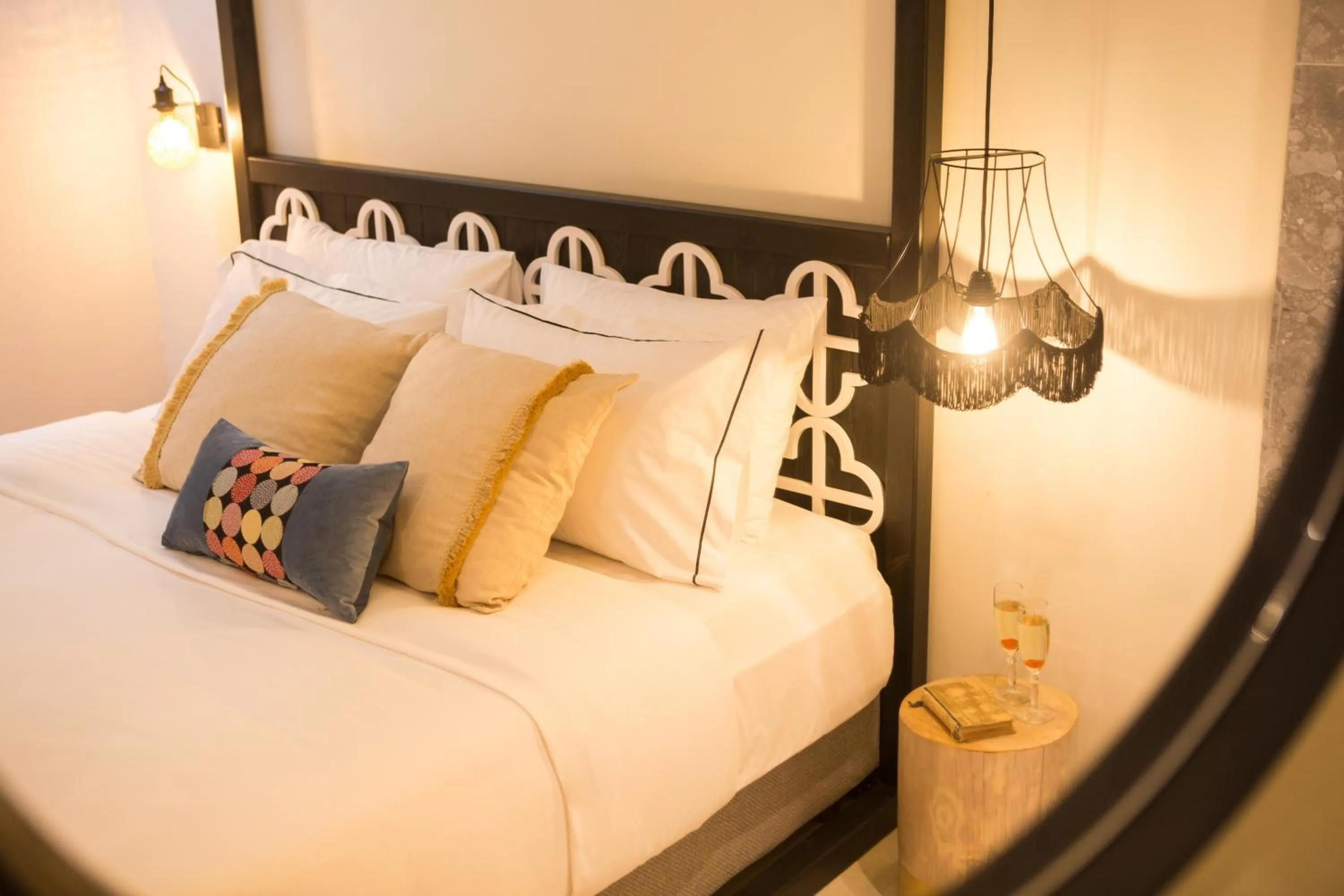 Photo of the whole room, Bed in C Suites