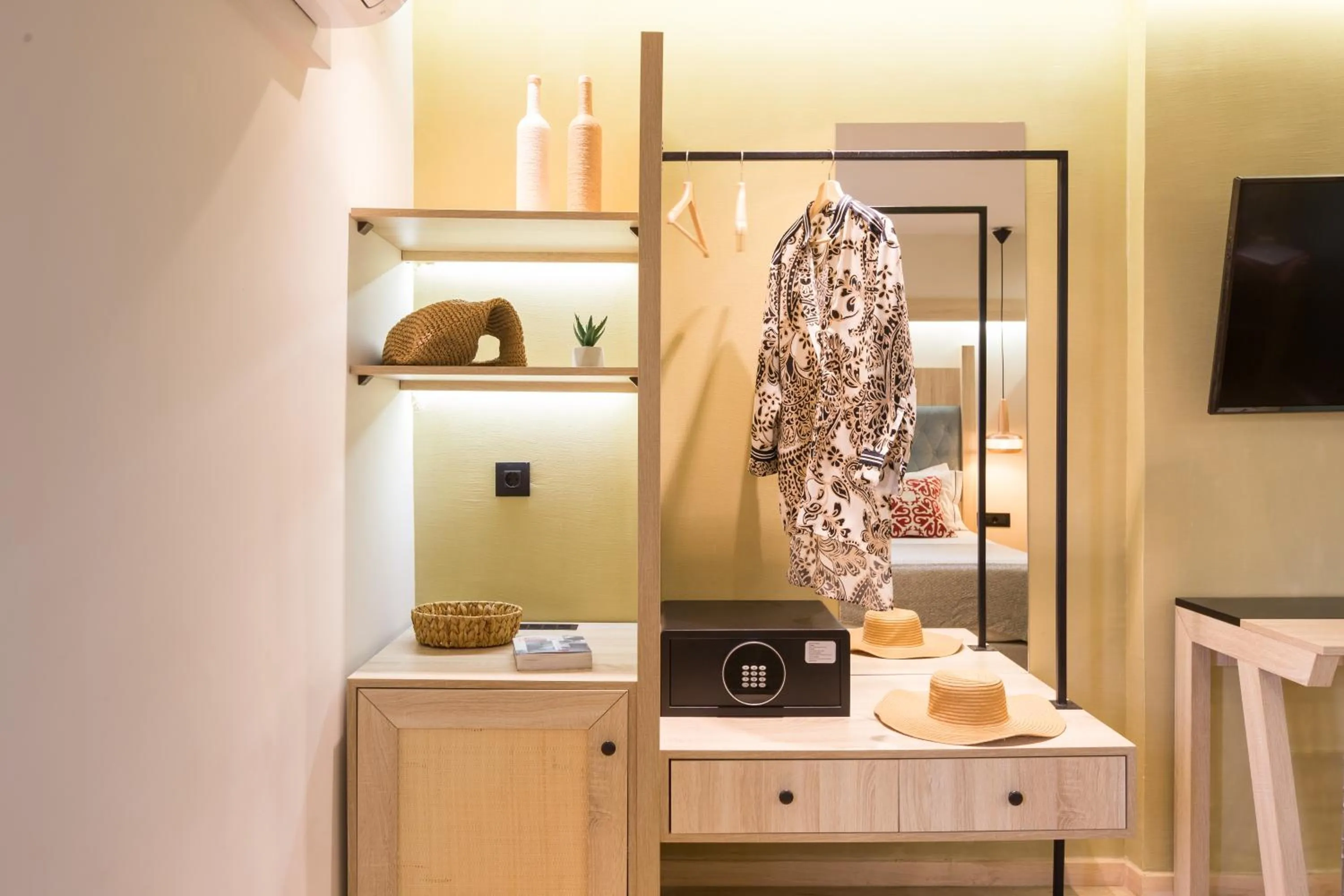 Photo of the whole room in C Suites