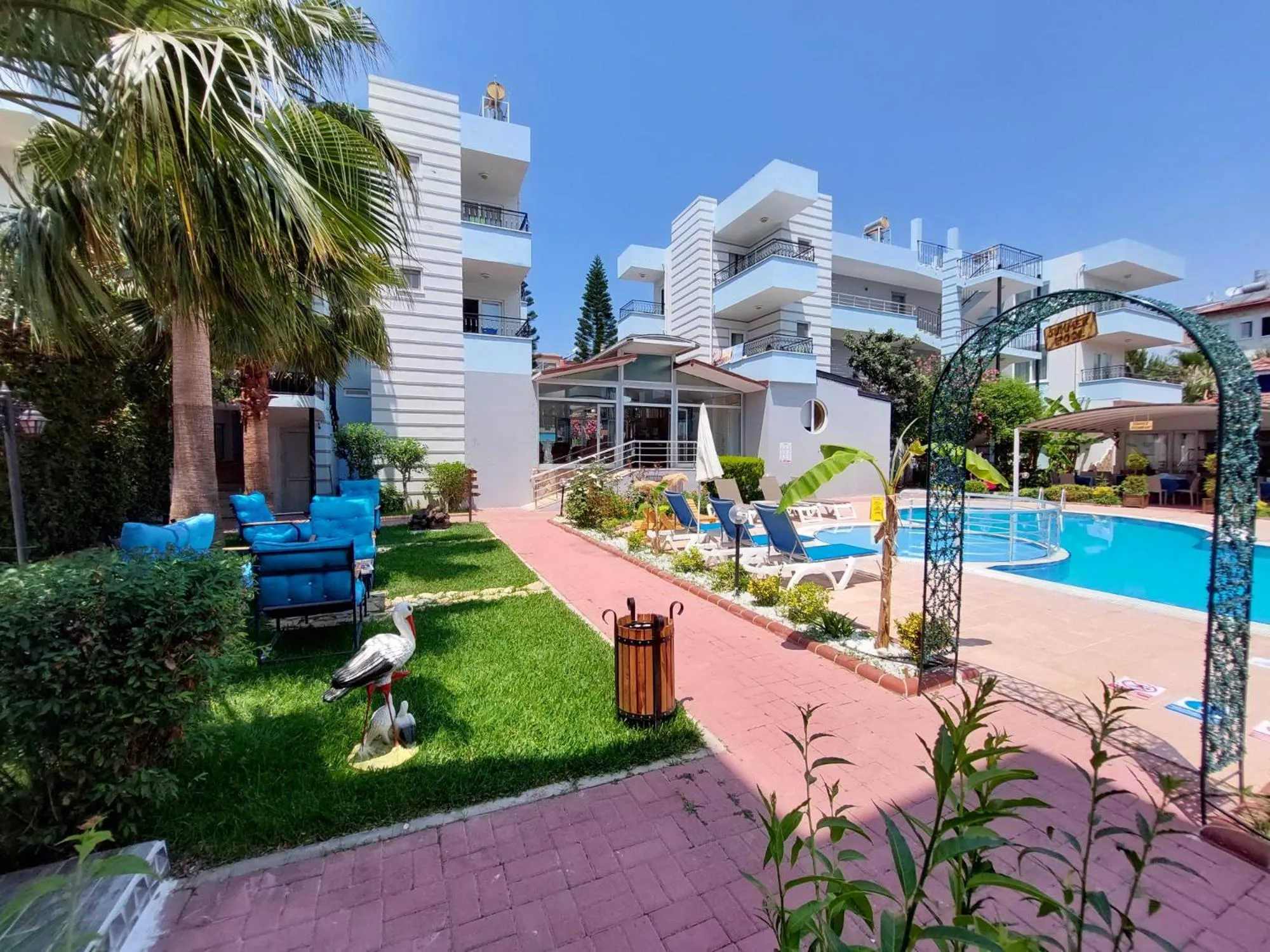 Garden in Summer rose hotel