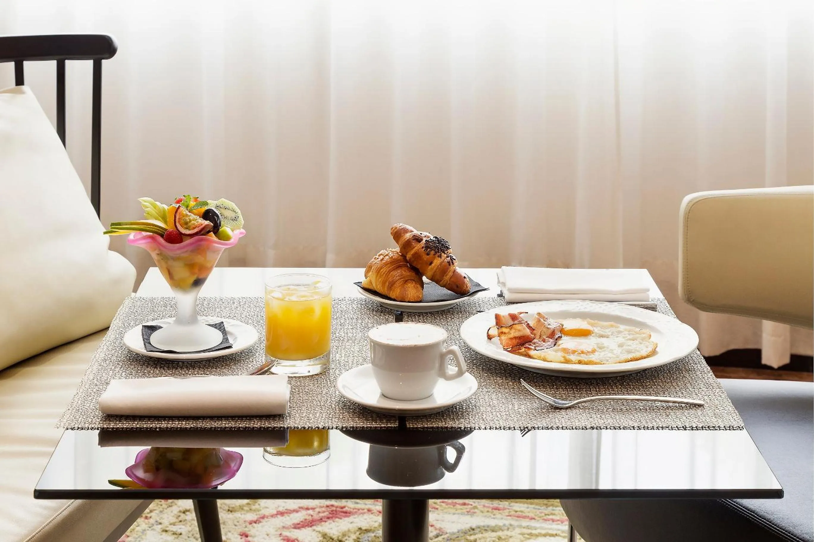 Restaurant/places to eat in Meliá Milano