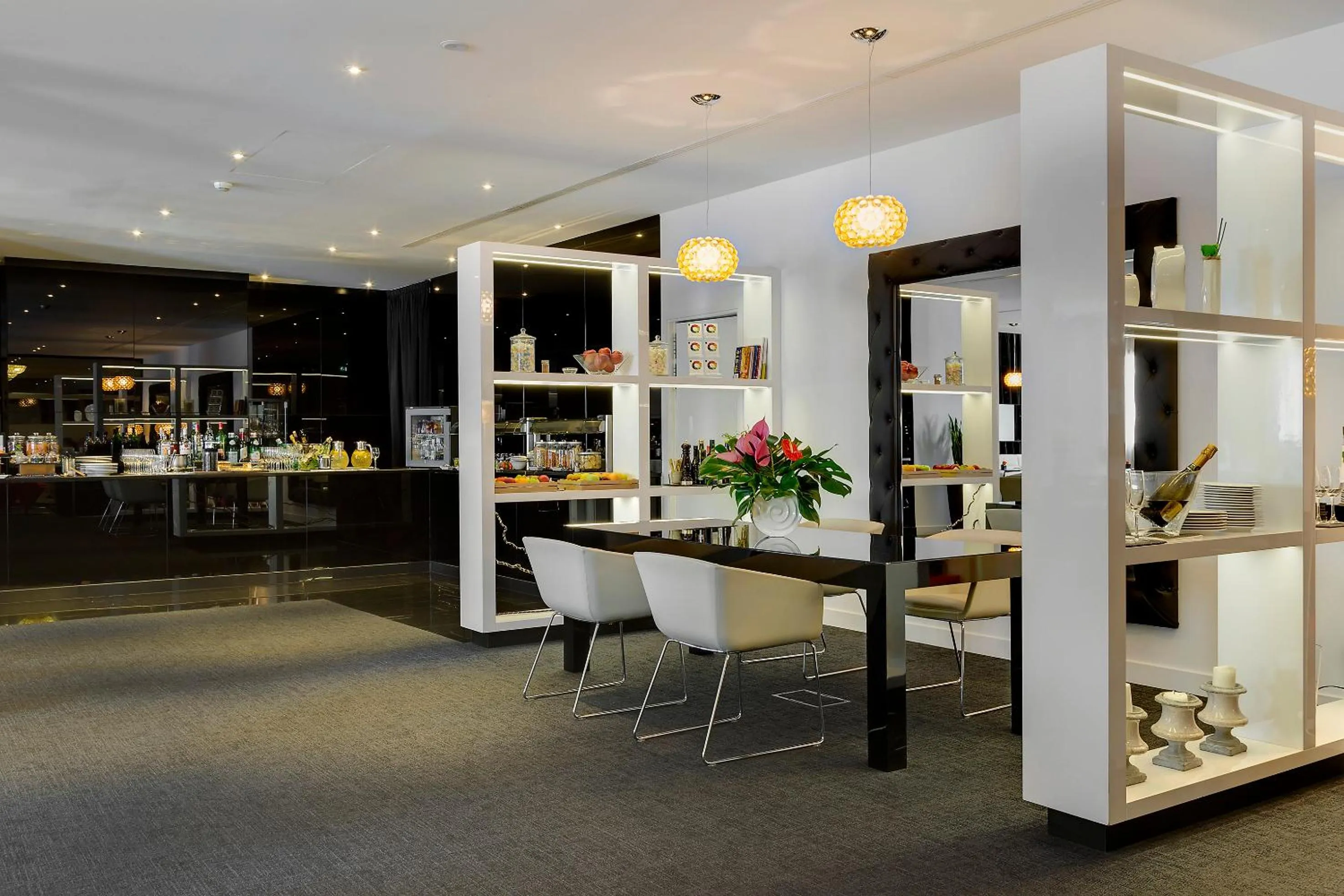 Lounge or bar in Meliá Milano