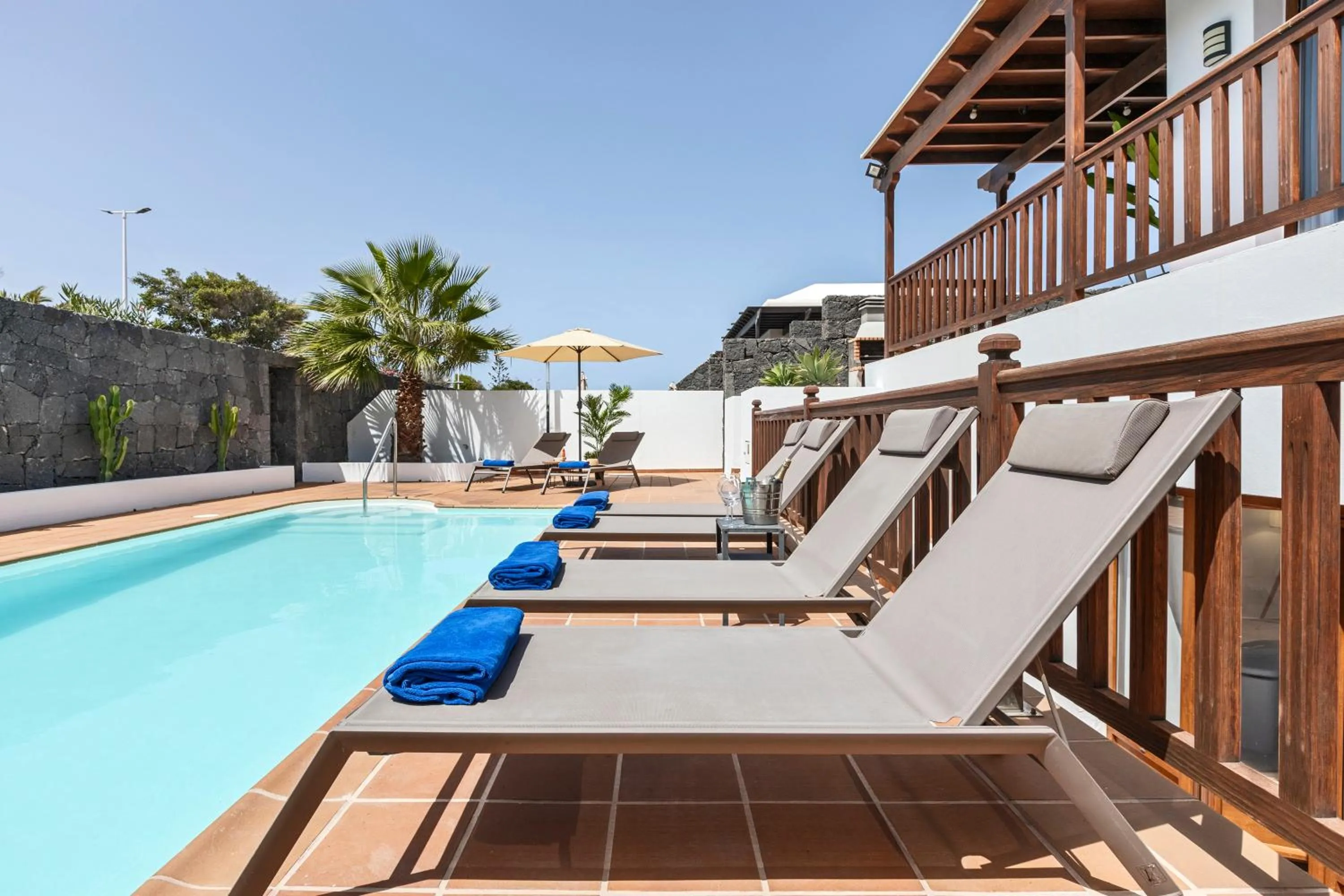 Swimming pool in Villa Rosa by Villalia