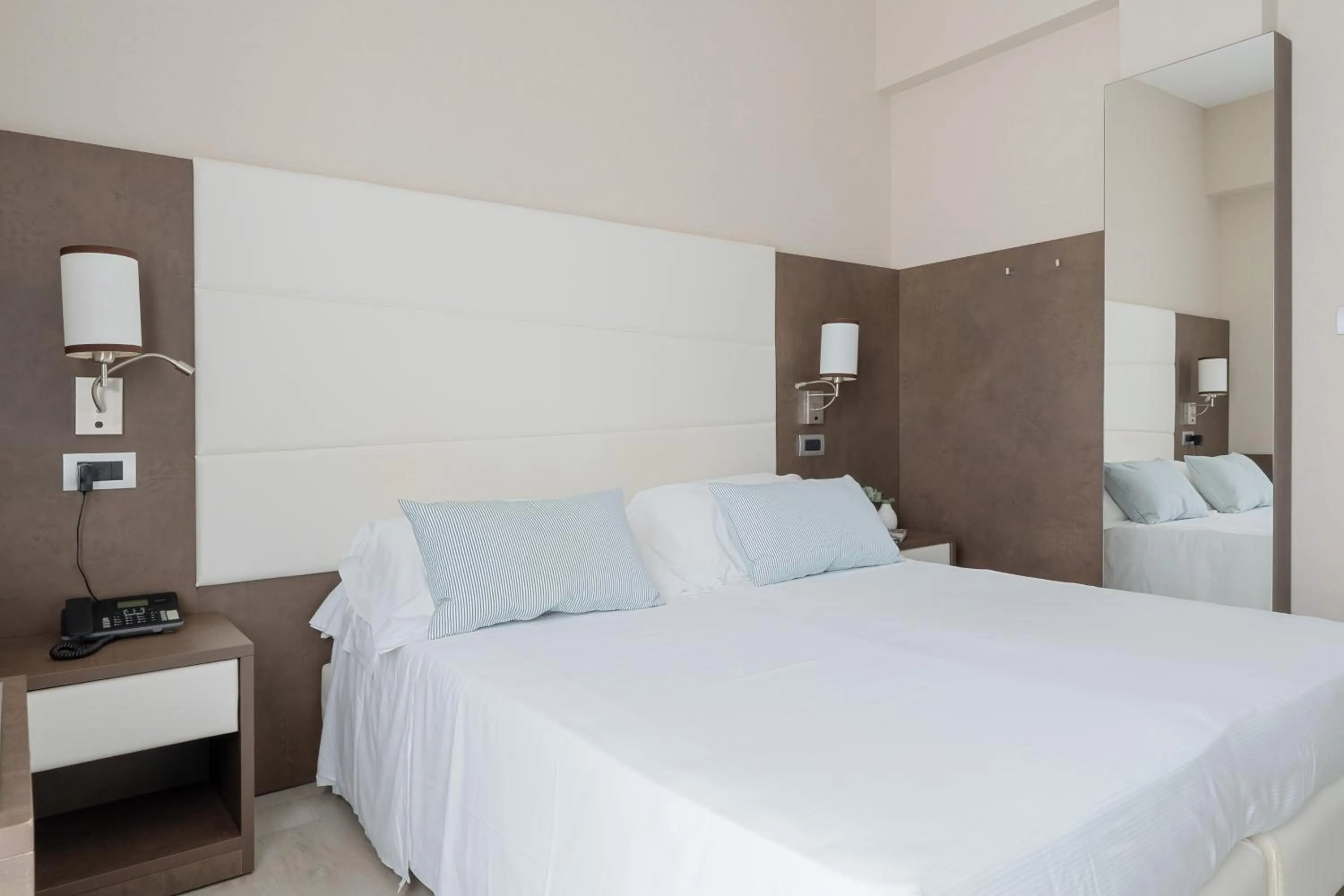 Bedroom, Bed in Reginna Palace Hotel