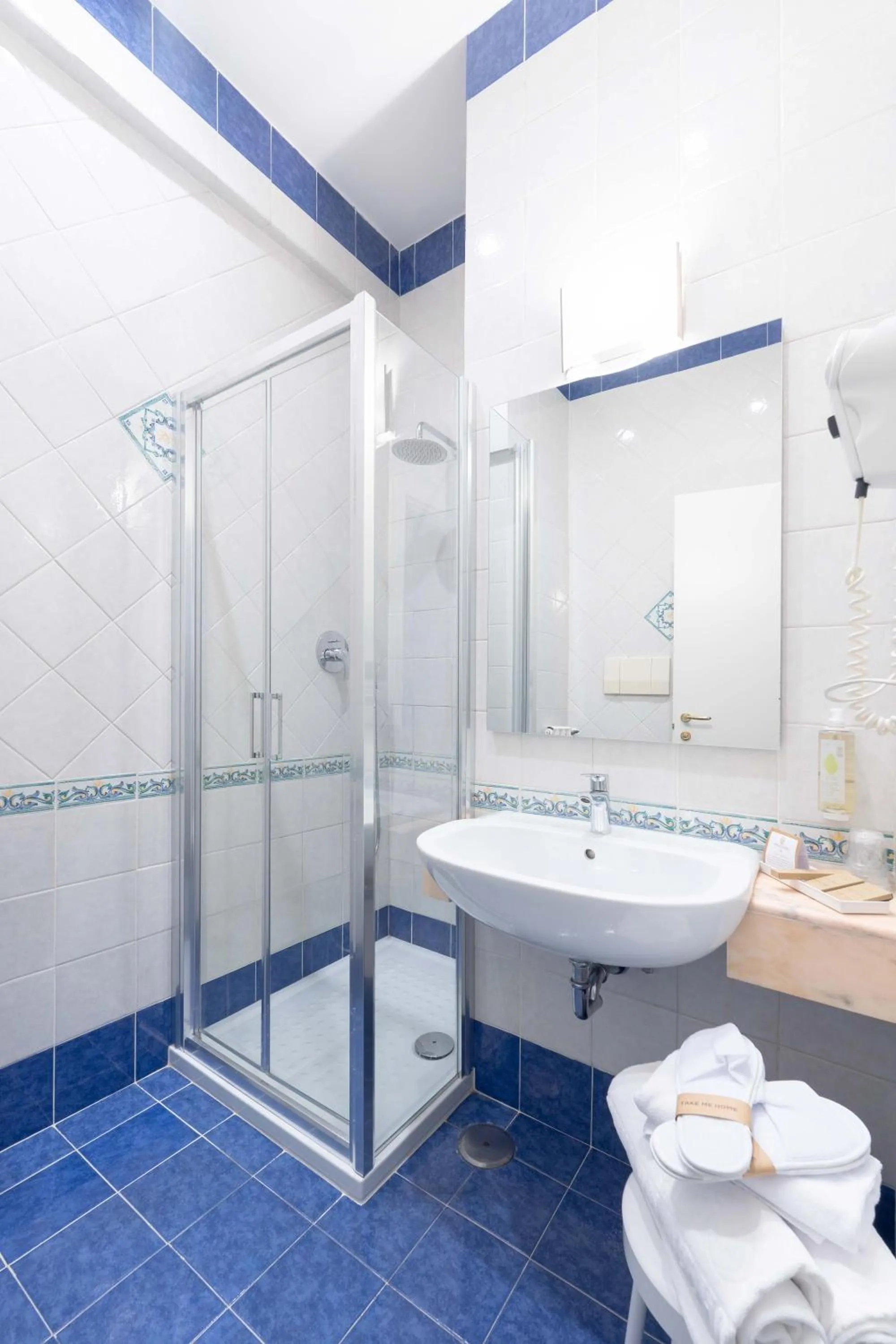 Shower in Reginna Palace Hotel