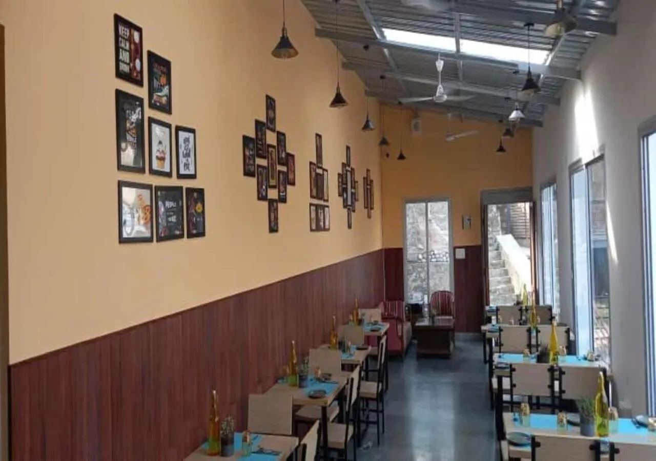 Restaurant/places to eat in BluSalzz Escapade Resort Lansdowne