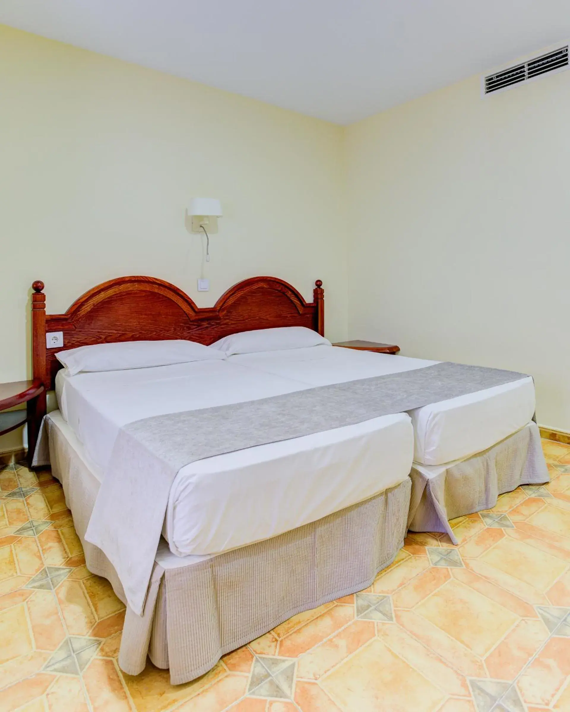 Twin Room in Hotel Pizarro Twin Room in Hotel Pizarro