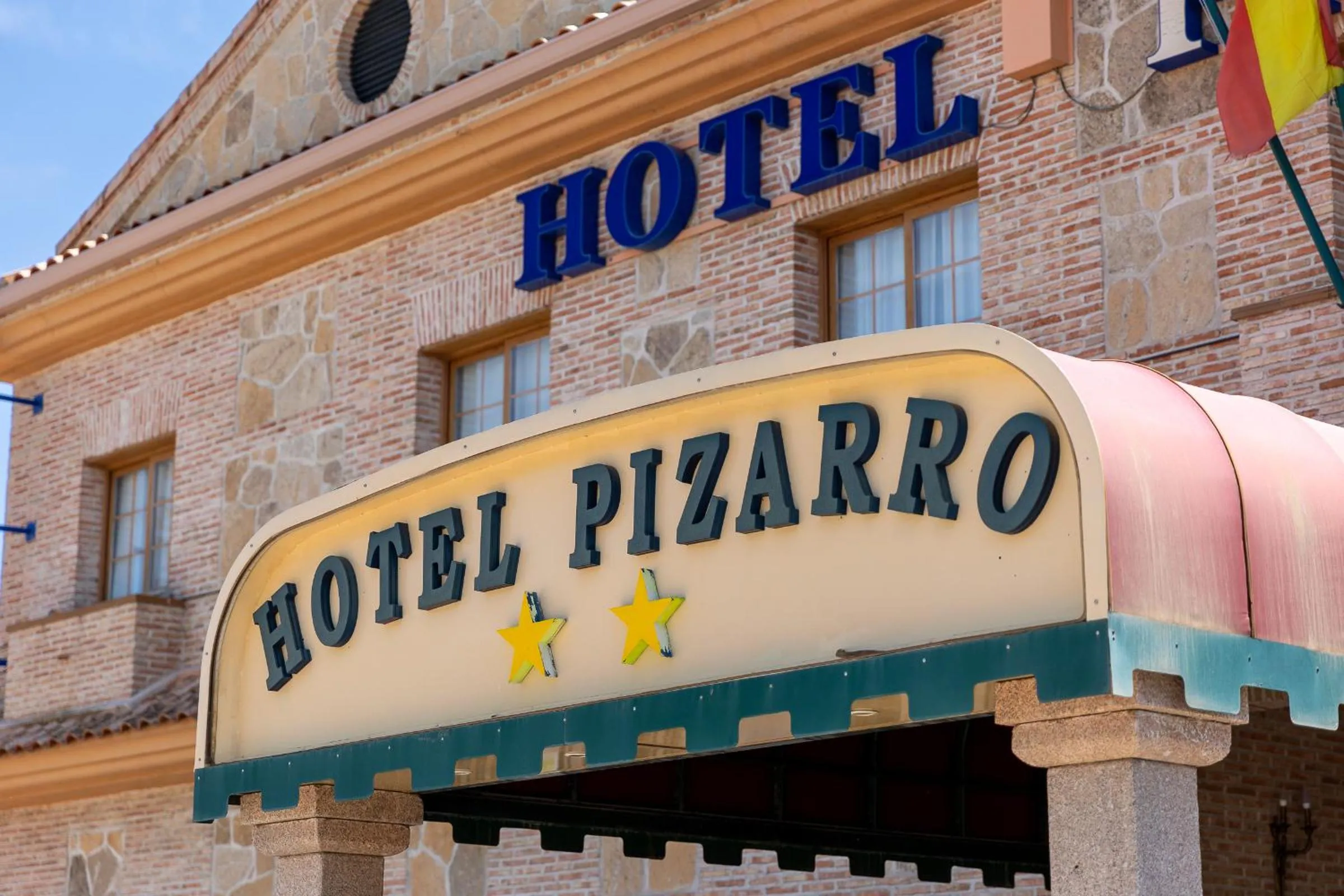 Property building in Hotel Pizarro