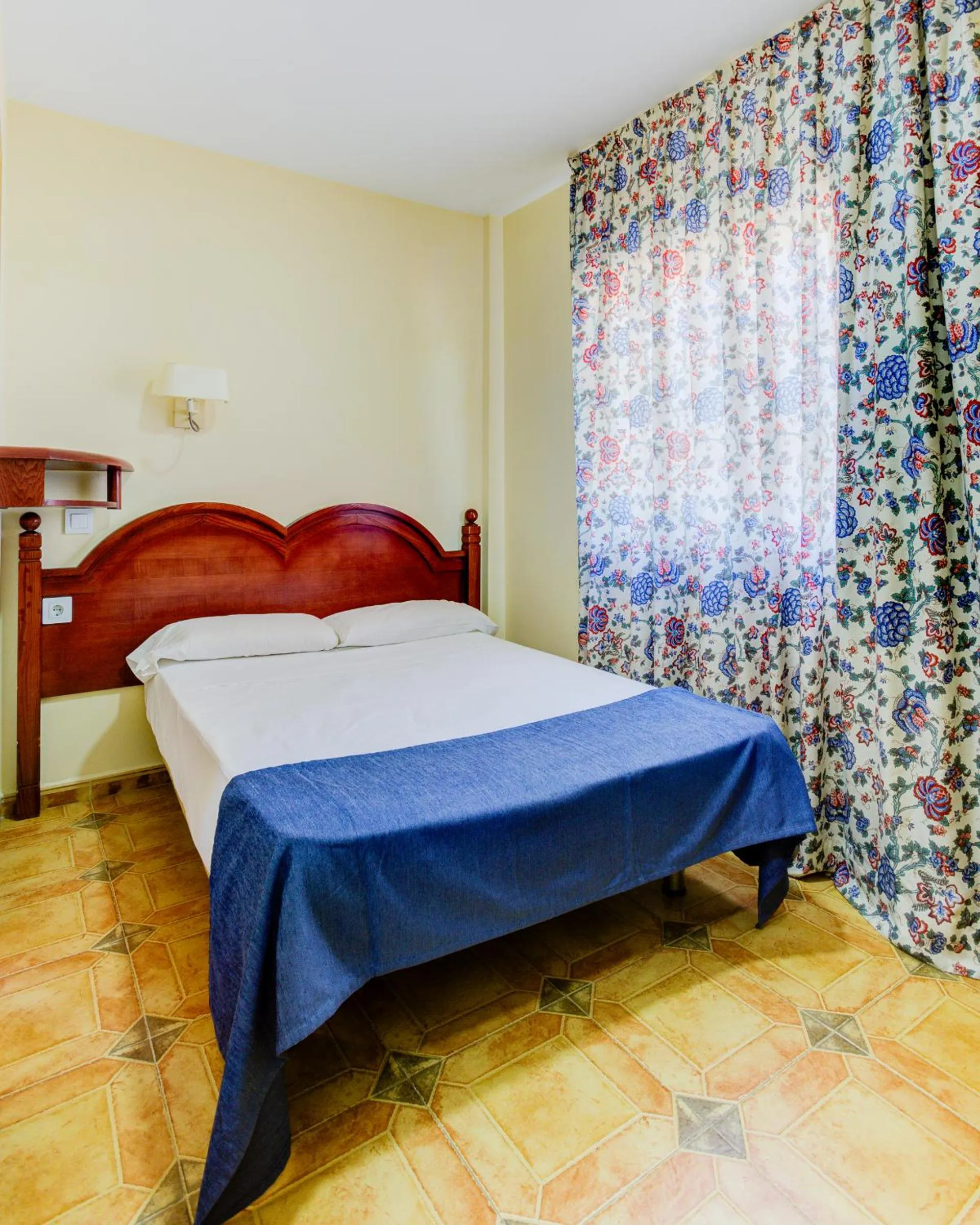 Bed in Hotel Pizarro