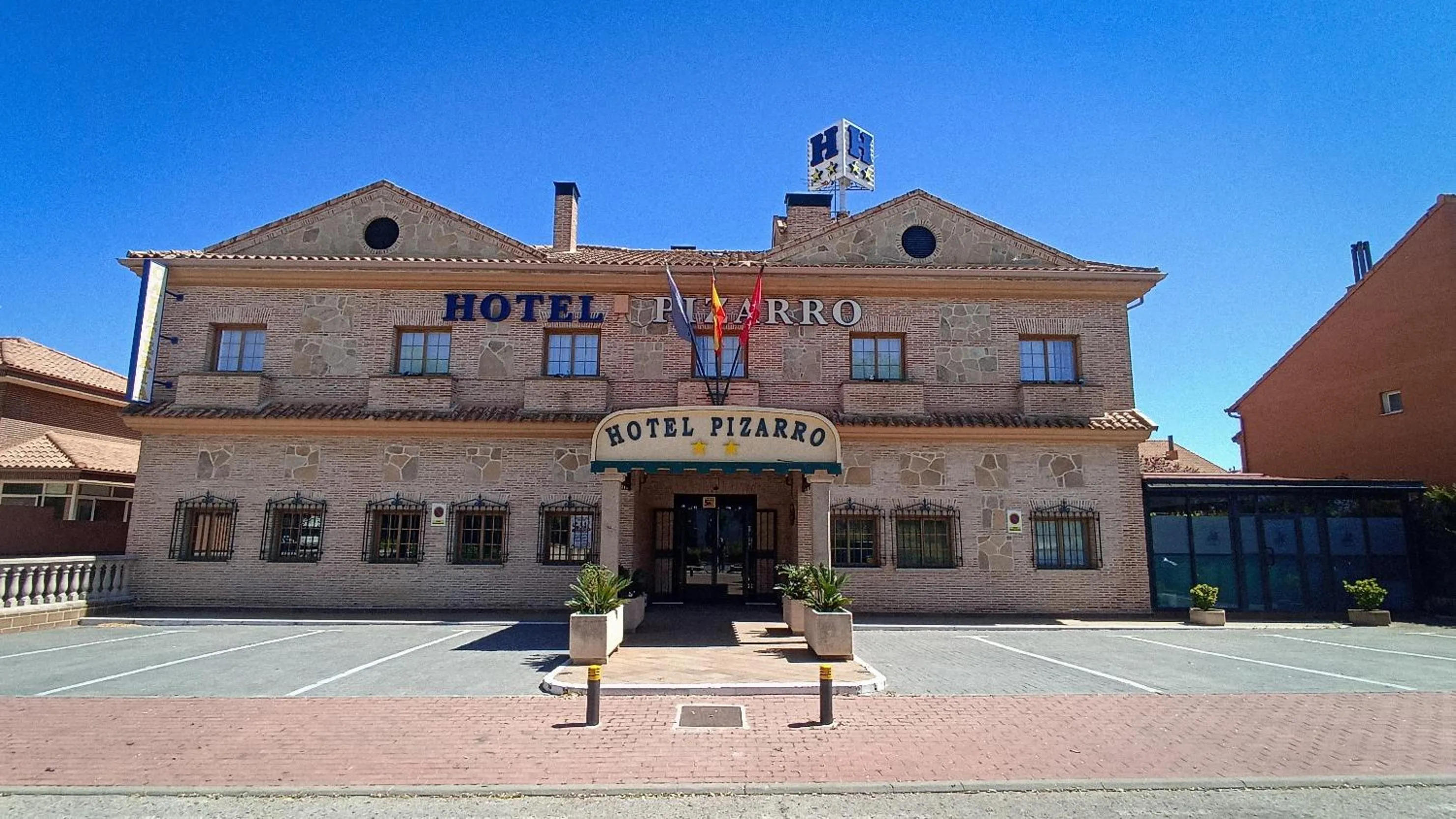 Property building in Hotel Pizarro