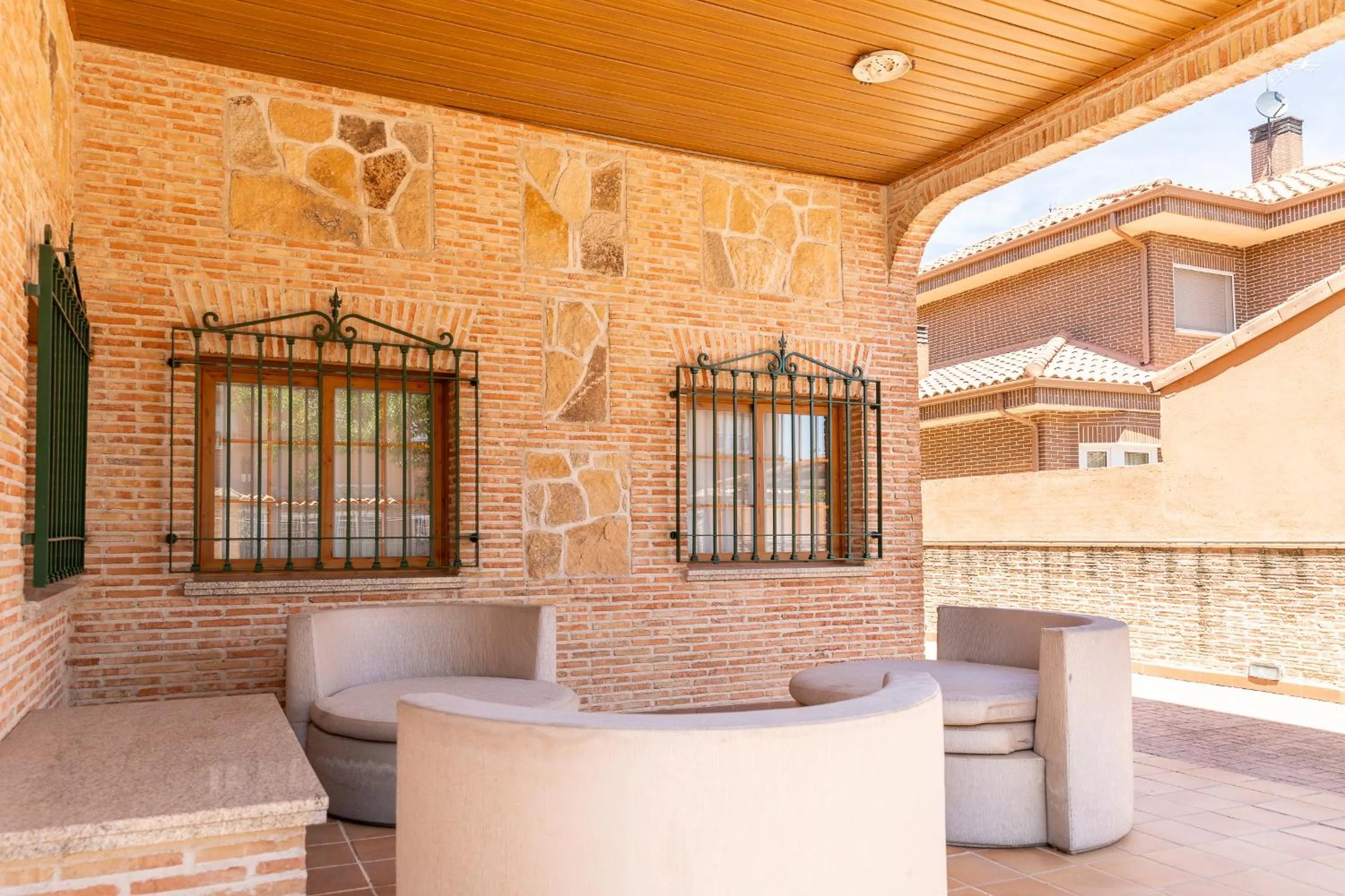 Property building in Hotel Pizarro