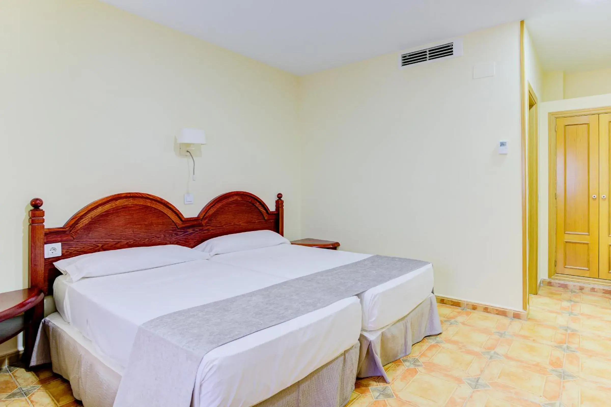 Twin Room in Hotel Pizarro Twin Room in Hotel Pizarro